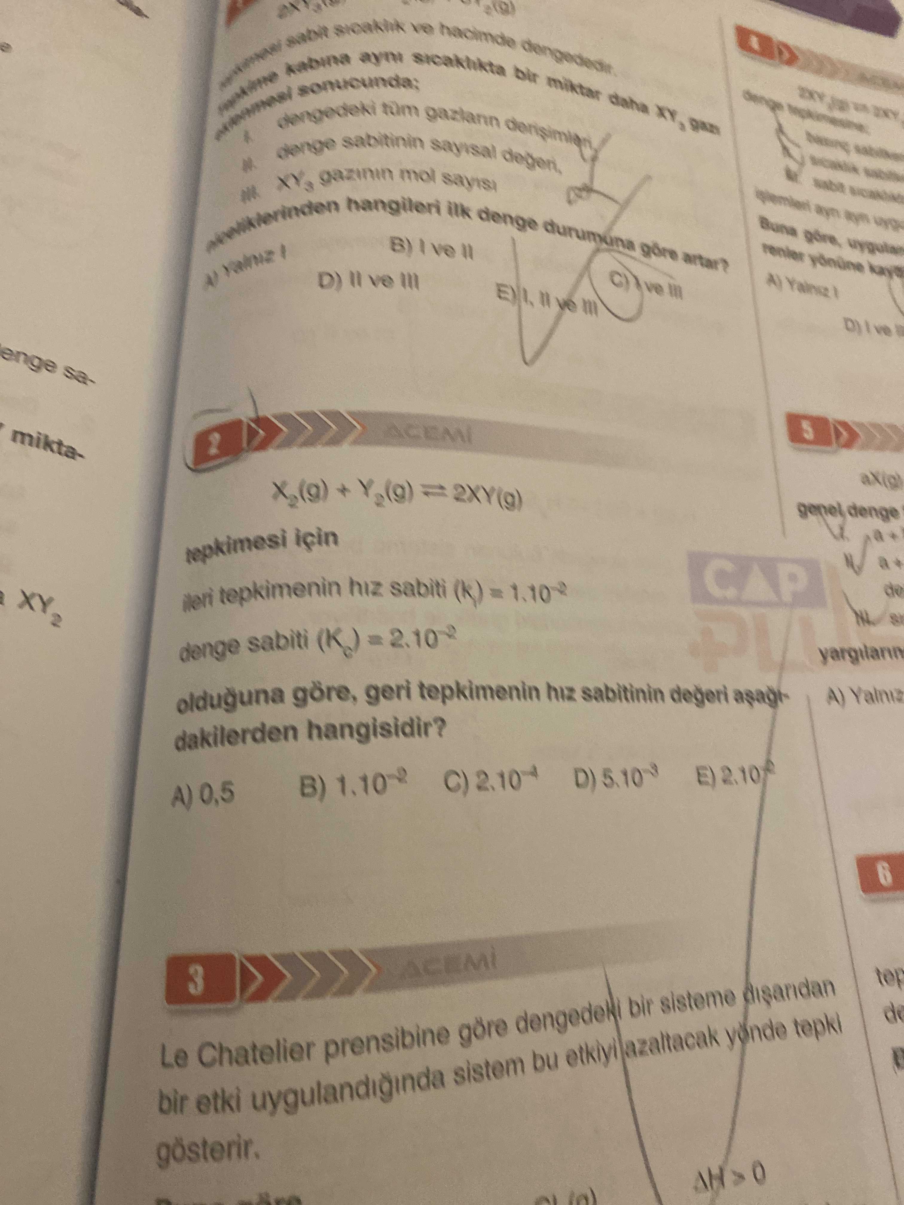X₂(g) + Y₂(g) ⇌ 2XY(g) tepkimesi için ileri tepkimenin hız sabiti (k) = 1.10⁻² denge sabiti (K) =