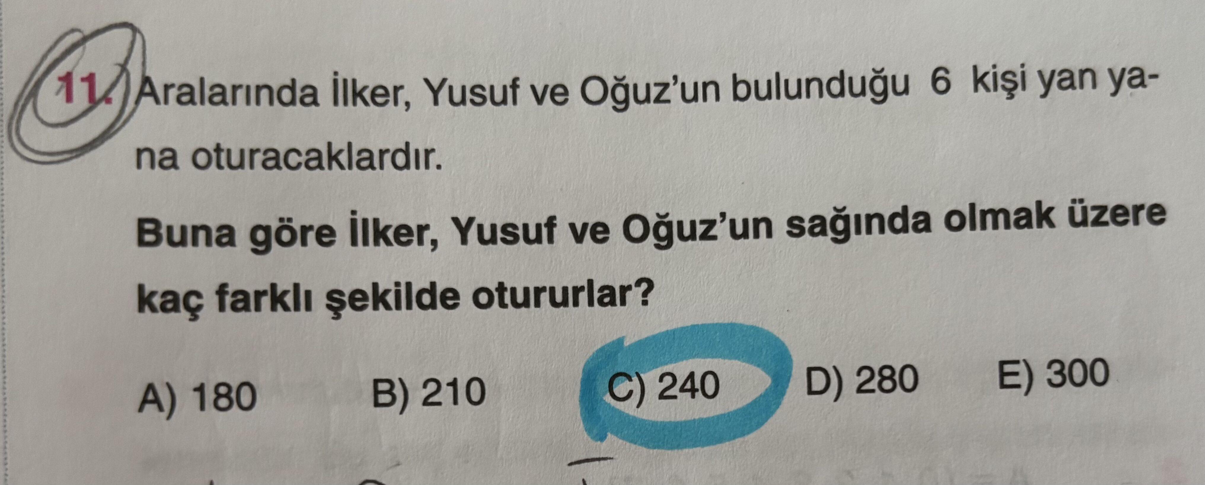 Aralarında İlker, Yusuf ve Oğuz'un bulunduğu 6 kişi yan yana oturacaklardır. Buna göre İlker, Yusuf