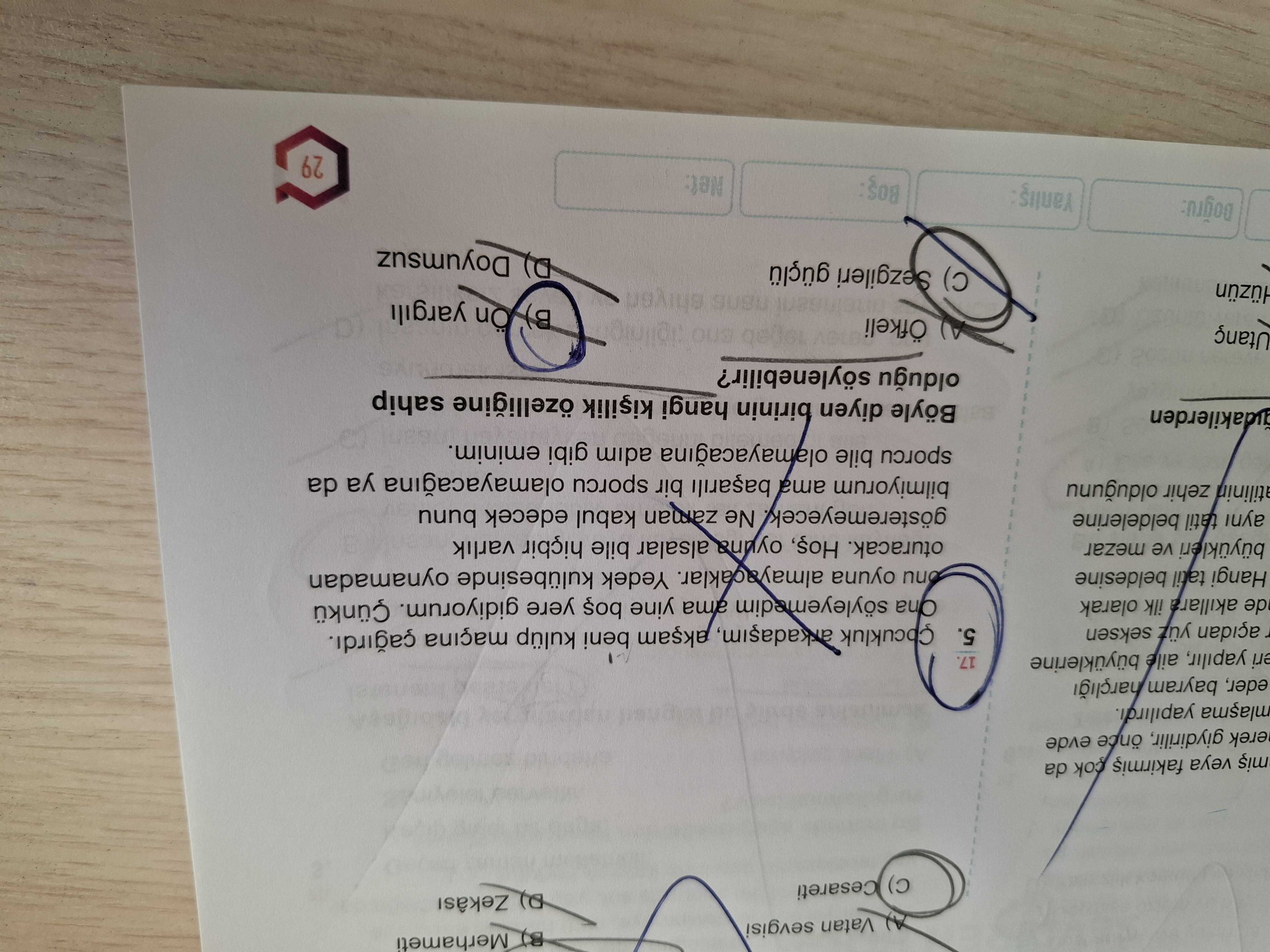 Çocukluk arkadaşım, akşam beni kulüp maçına çağırdı. Ona söyleyemedim ama yine boş yere gidiyorum