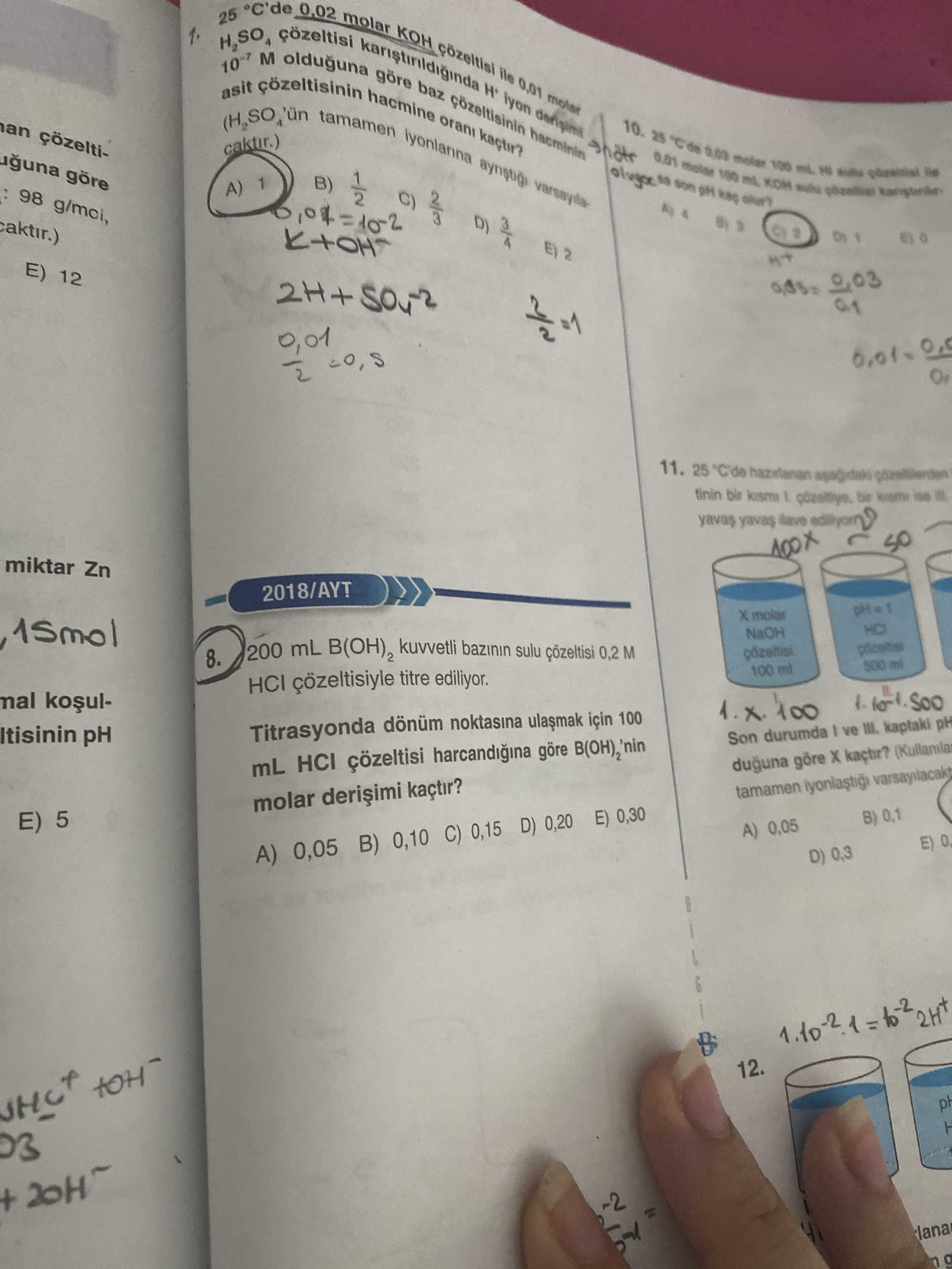 2018/AYT 8. 200 mL B(OH)₂ kuvvetli bazının sulu çözeltisi 0,2 M HCl çözeltisiyle titre ediliyor