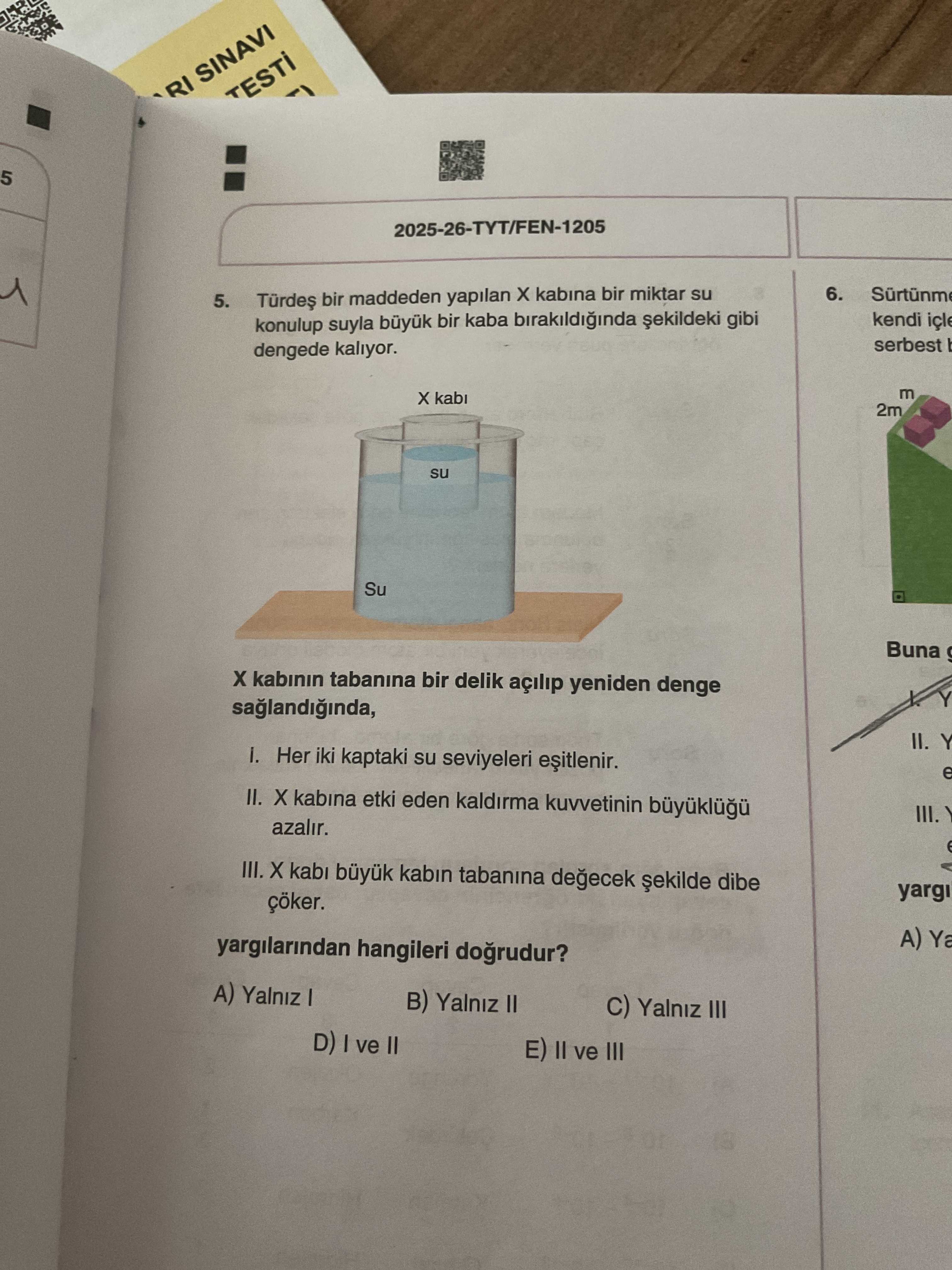 Türdeş bir maddeden yapılan X kabına bir miktar su konulup suyla büyük bir kaba bırakıldığında