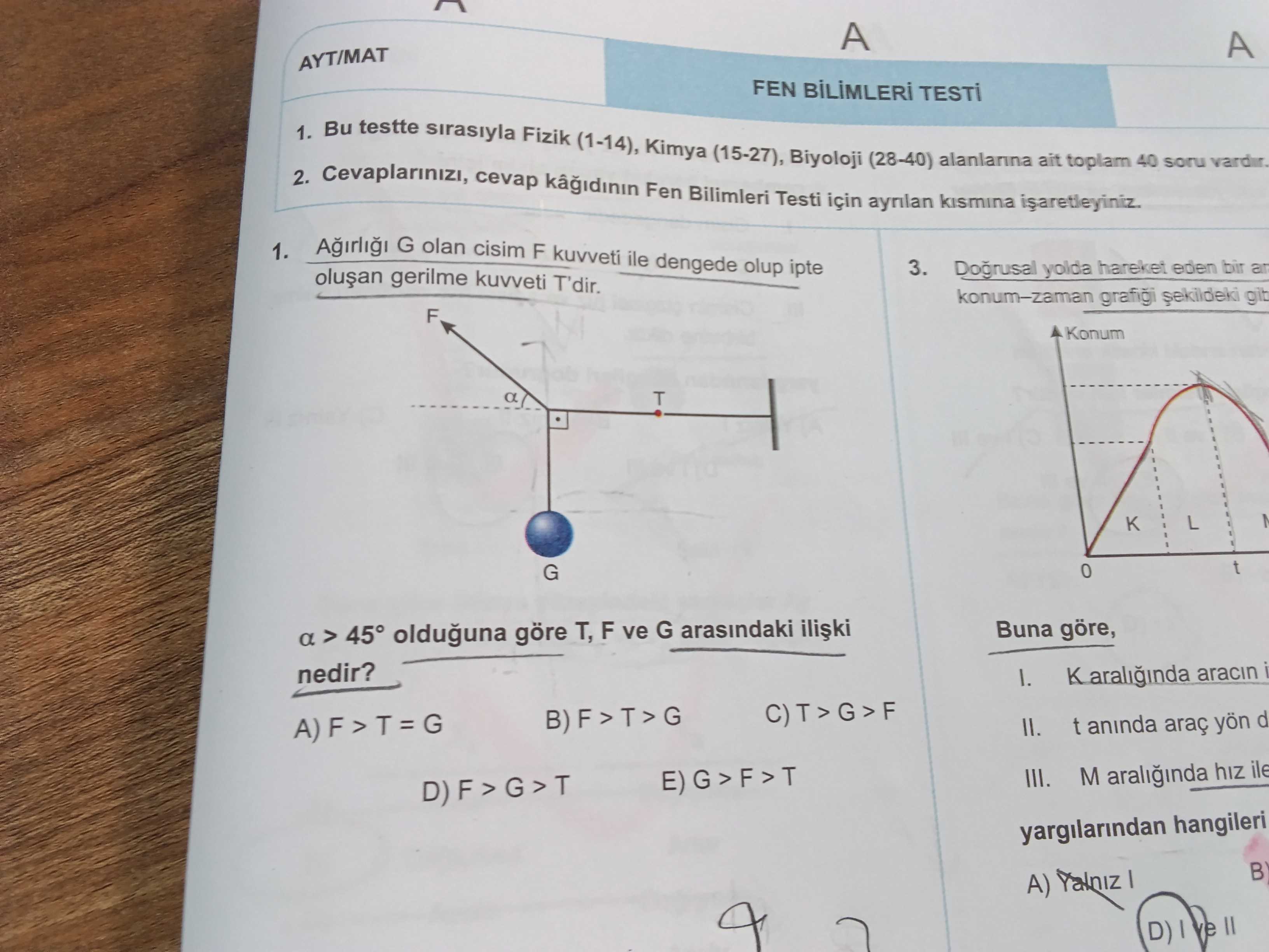 Ağırlığı G olan cisim F kuvveti ile dengede olup ipte oluşan gerilme kuvveti T'dir. α > 45° olduğuna