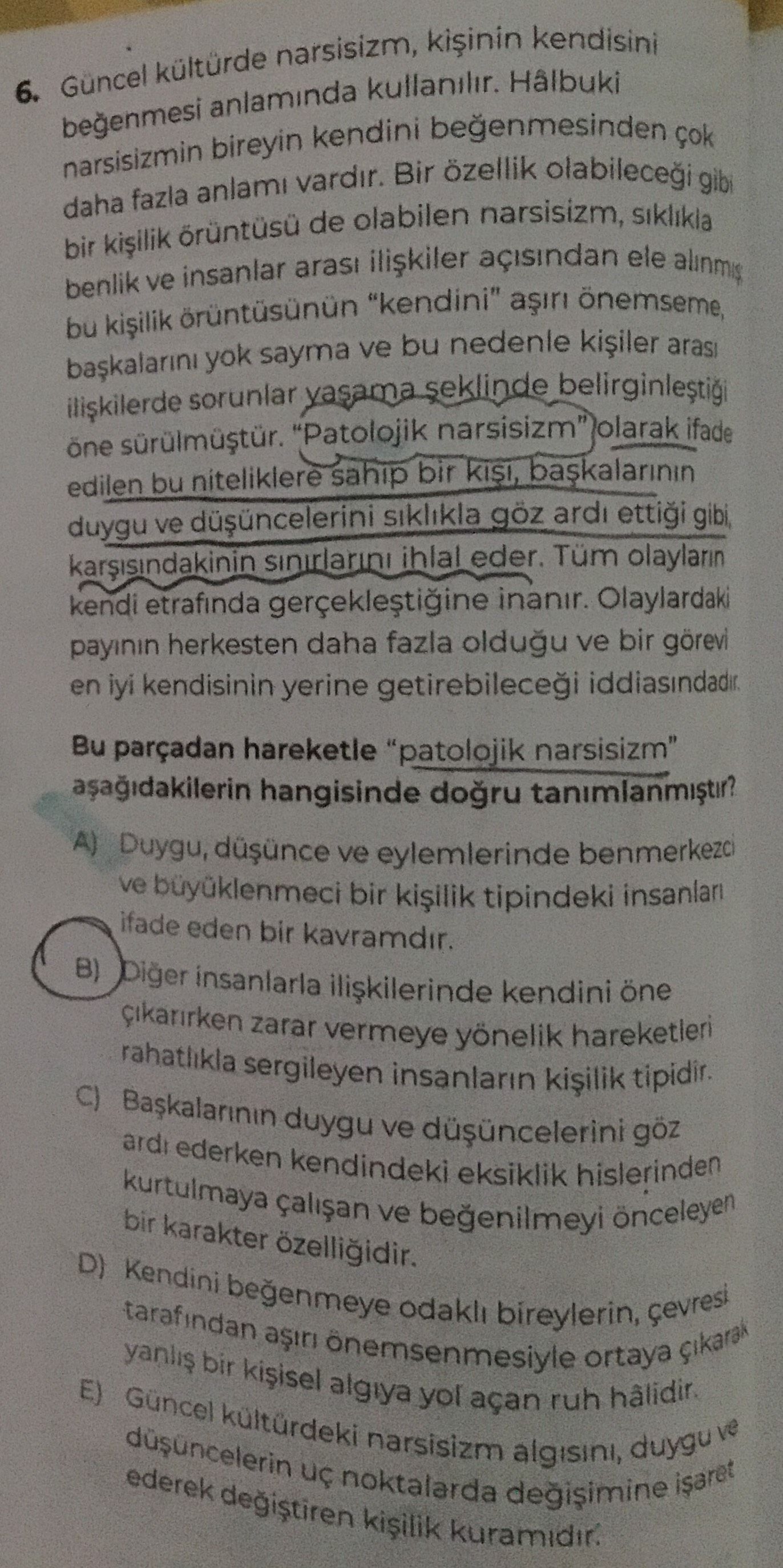 Güncel kültürde narsisizm, kişinin kendisini beğenmesi anlamında kullanılır. Hâlbuki narsisizmin