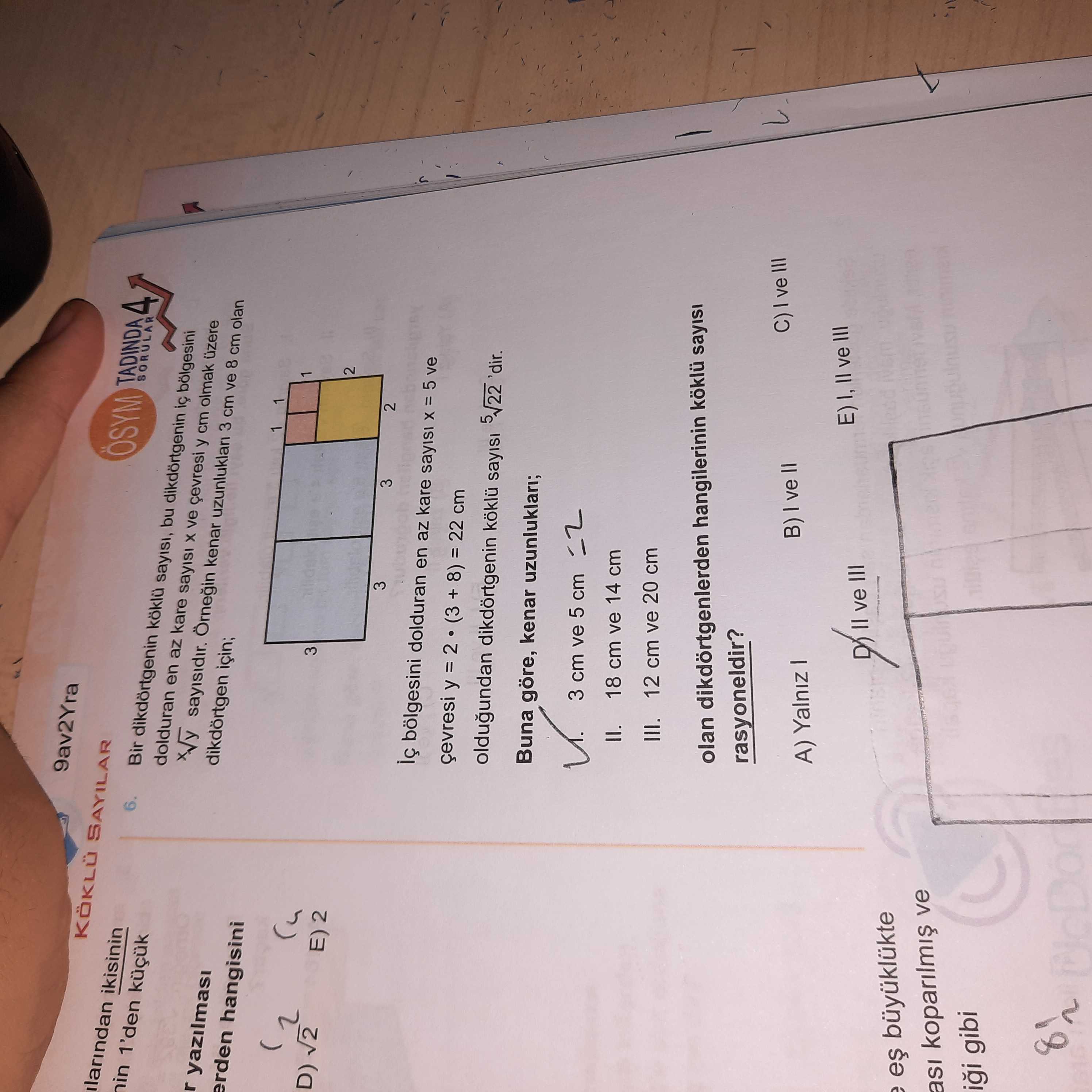 Bir dikdörtgenin köklü sayısı, bu dikdörtgenin iç bölgesini dolduran en az kare sayısı x ve çevresi