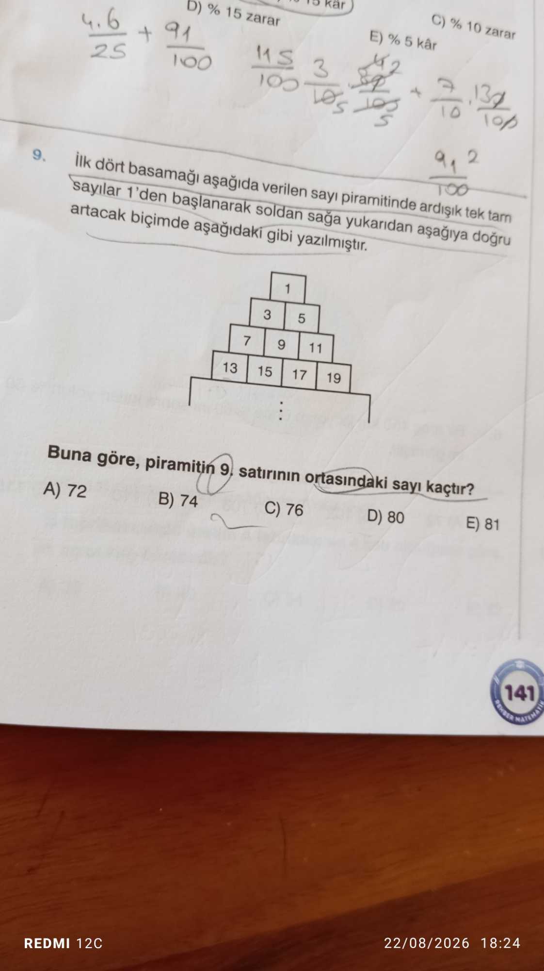 İlk dört basamağı aşağıda verilen sayı piramitinde ardışık tek tam sayılar 1'den başlanarak soldan