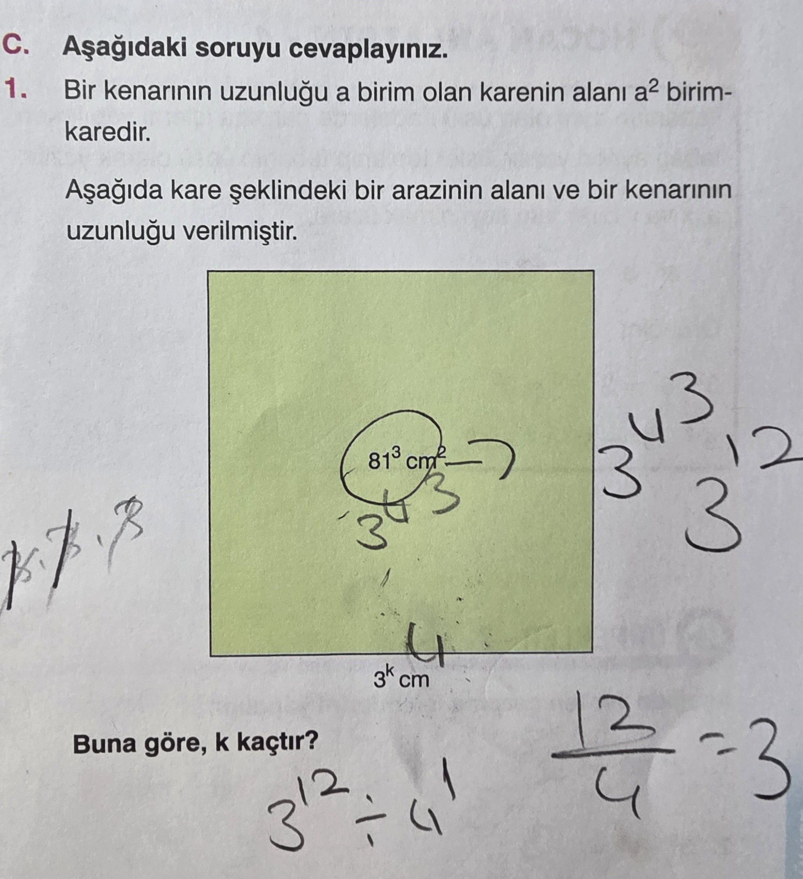 Bir kenarının uzunluğu a birim olan karenin alanı a² birimkaredir. Aşağıda kare şeklindeki bir