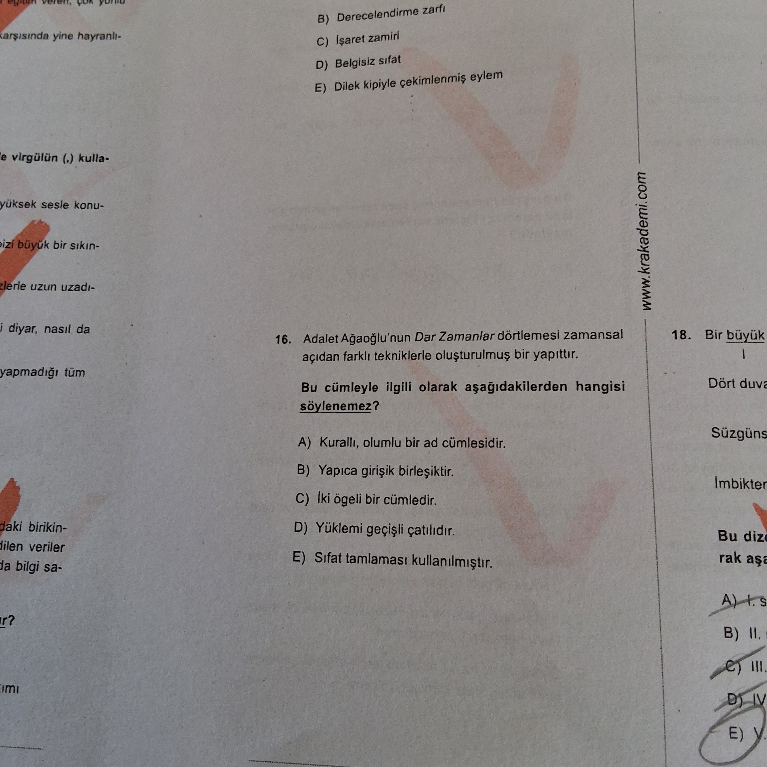 Adalet Ağaoğlu'nun Dar Zamanlar dörtlemesi zamansal açıdan farklı tekniklerle oluşturulmuş bir