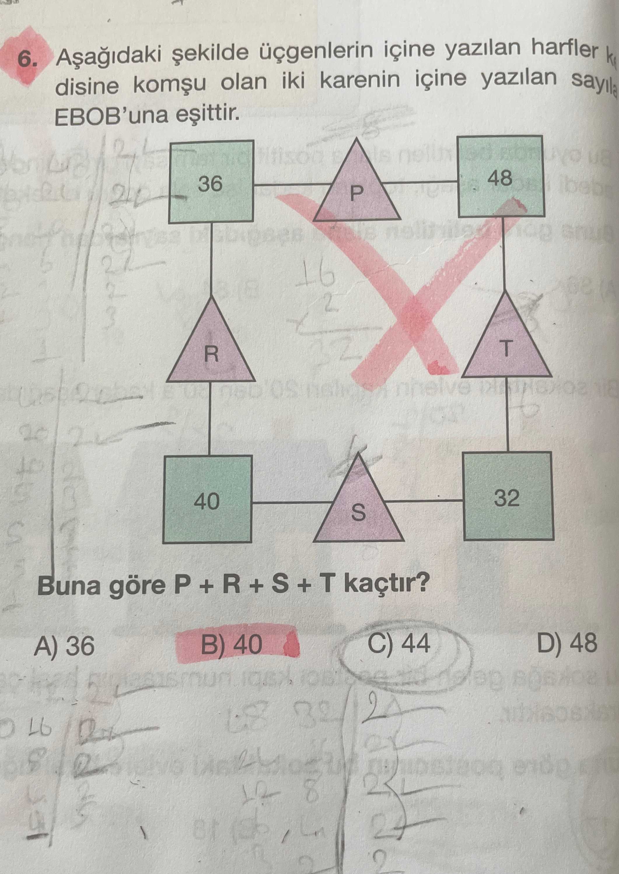 Aşağıdaki şekilde üçgenlerin içine yazılan harfler kendisine komşu olan iki karenin içine yazılan