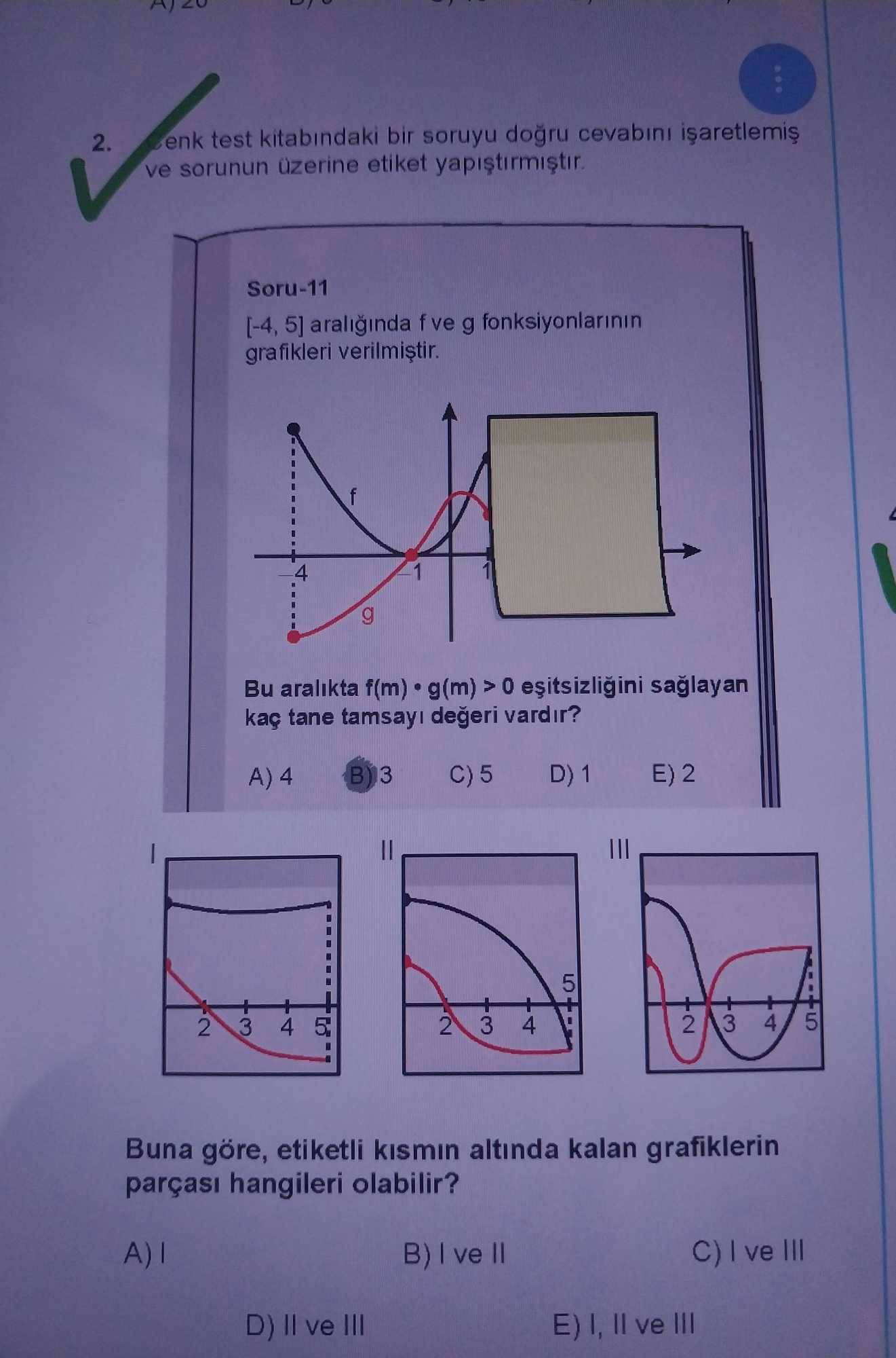 Cenk test kitabındaki bir soruyu doğru cevabını işaretlemiş ve sorunun üzerine etiket