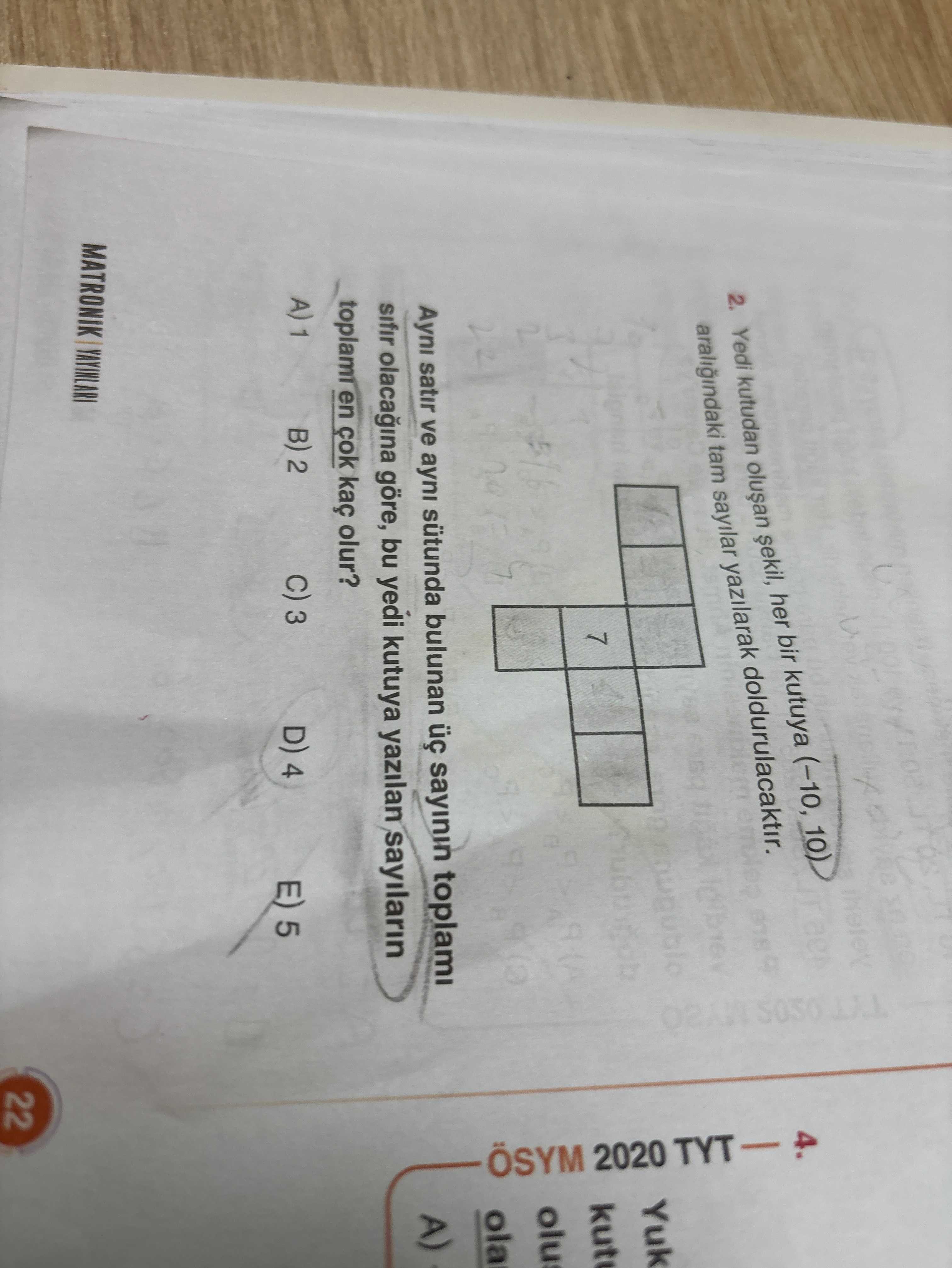 Yedi kutudan oluşan şekil, her bir kutuya (−10, 10) aralığındaki tam sayılar yazılarak