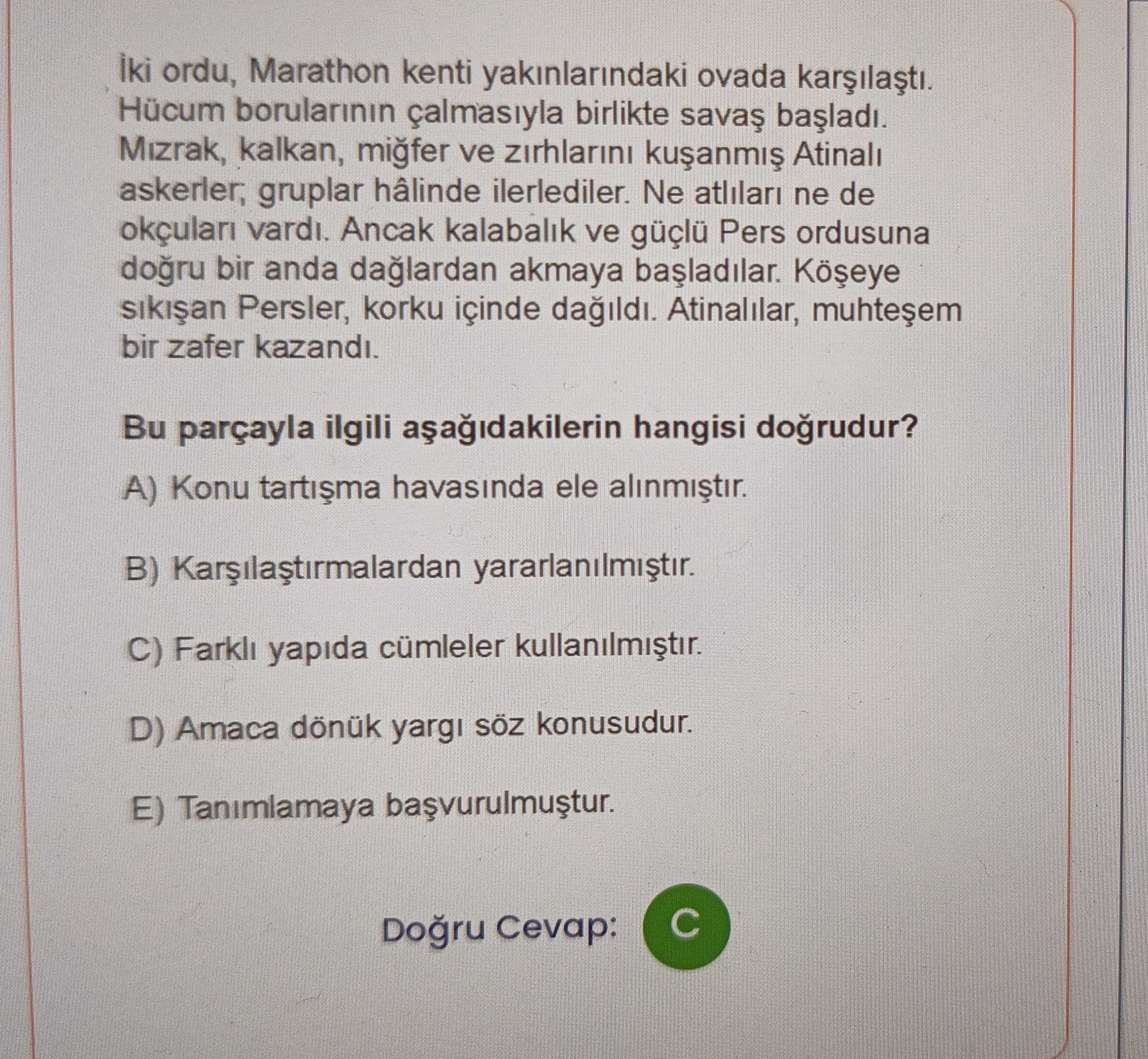 İki ordu, Marathon kenti yakınlarındaki ovada karşılaştı. Hücum borularının çalmasıyla birlikte