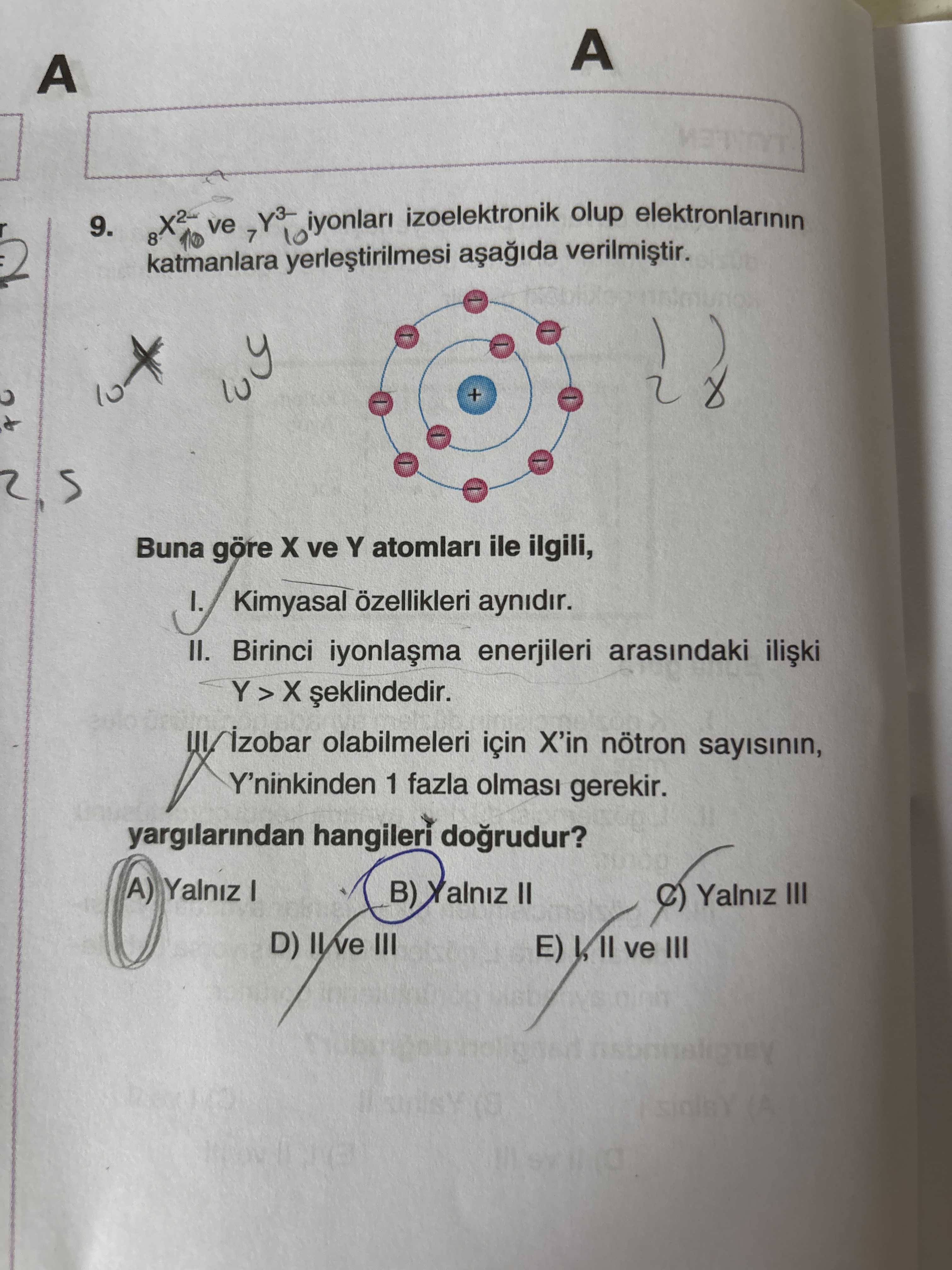 ₈X²⁻ ve ₇Y³⁻ iyonları izoelektronik olup elektronlarının katmanlara yerleştirilmesi aşağıda