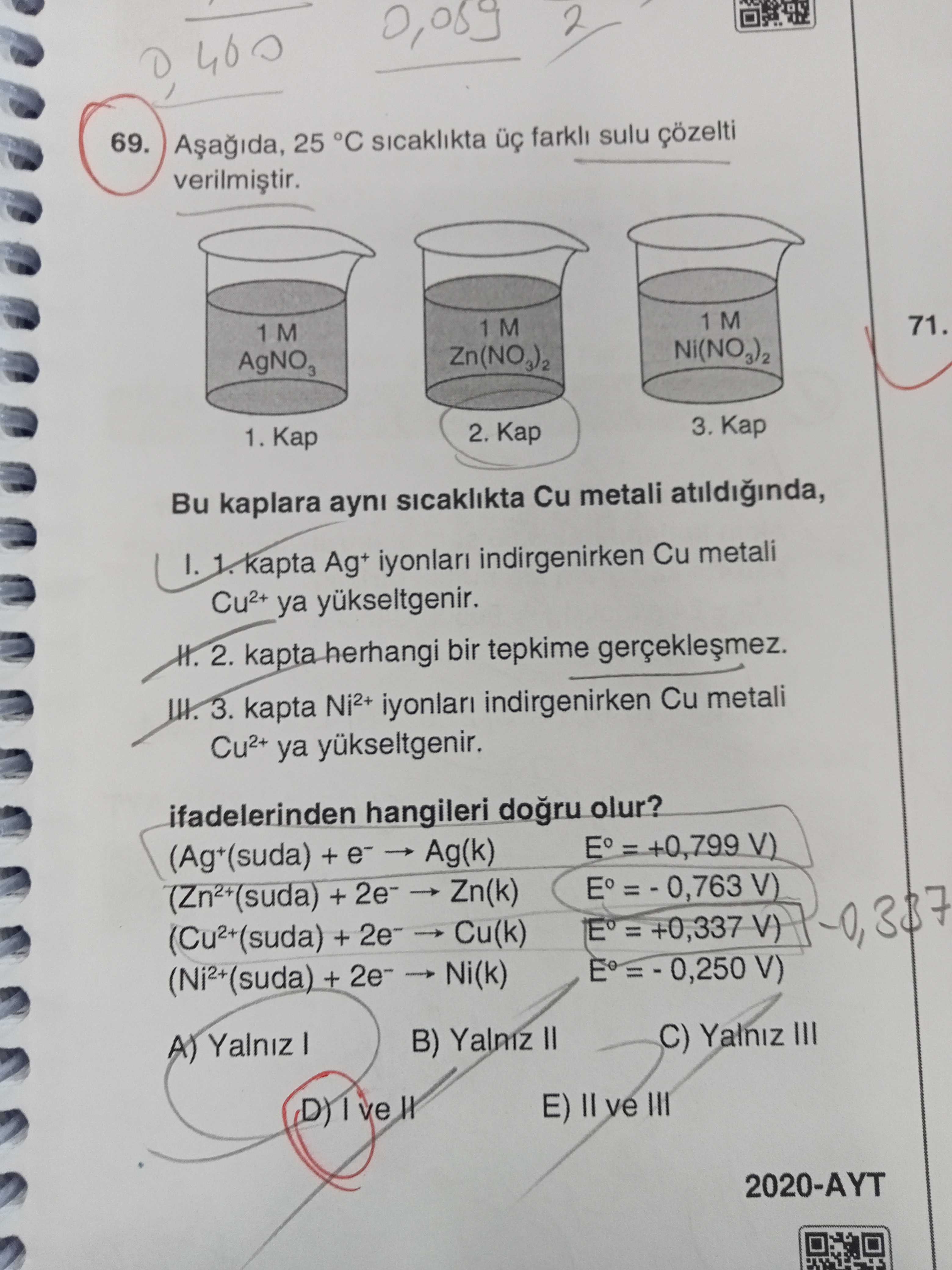 Aşağıda, 25 °C sıcaklıkta üç farklı sulu çözelti verilmiştir. Bu kaplara aynı sıcaklıkta Cu metali