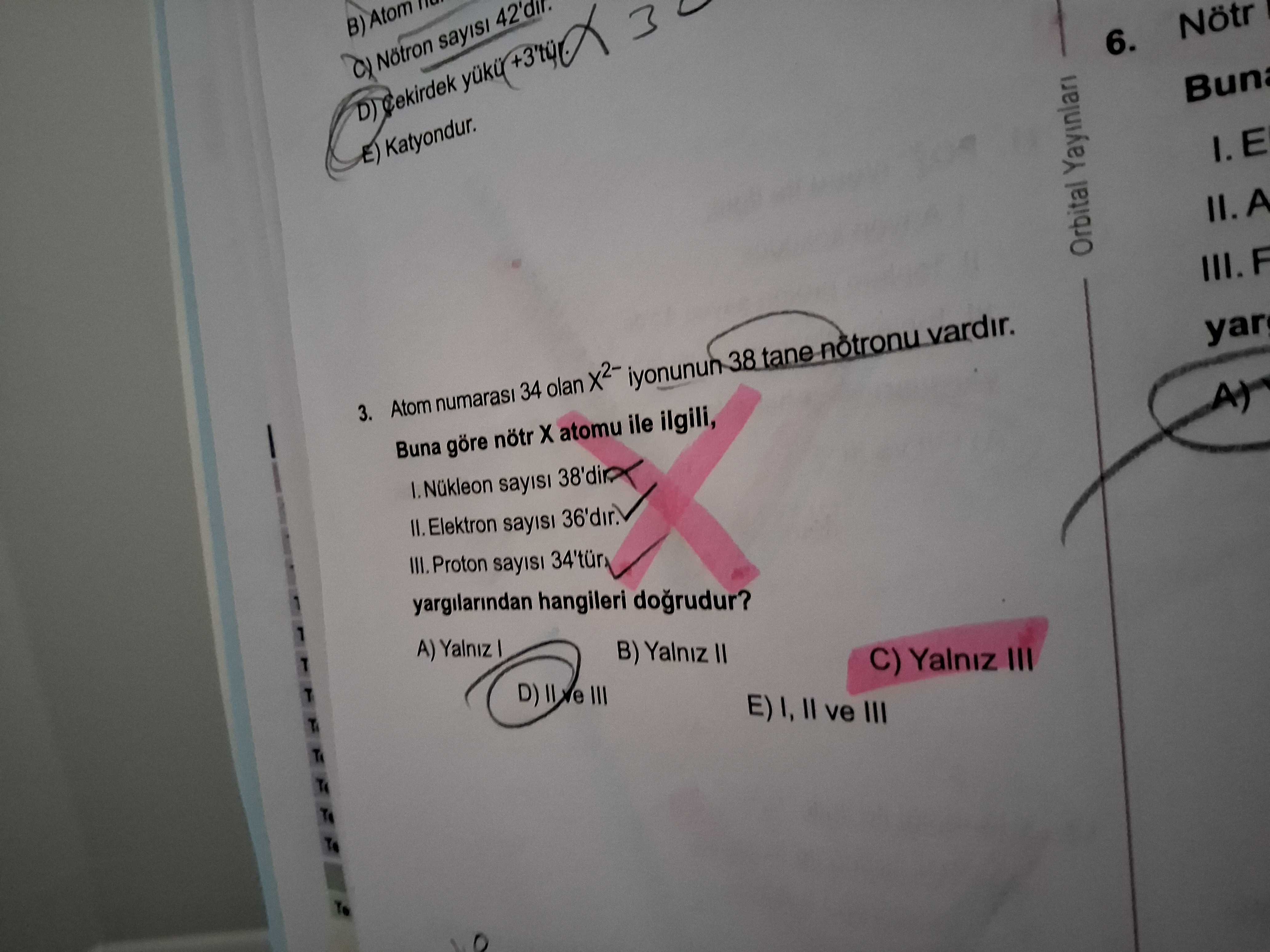 Atom numarası 34 olan X²⁻ iyonunun 38 tane nötronu vardır. Buna göre nötr X atomu ile ilgili, I