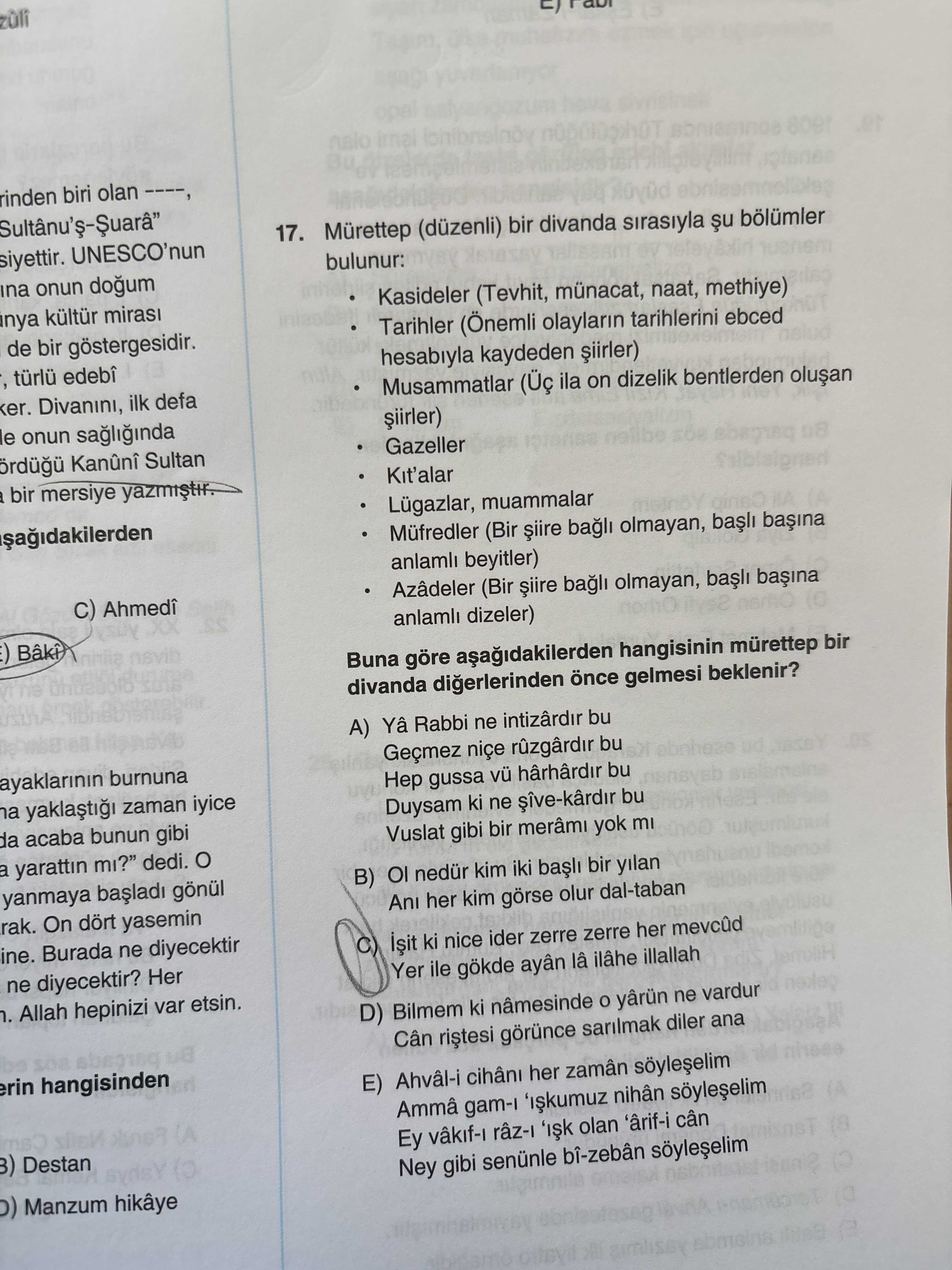 Mürettep (düzenli) bir divanda sırasıyla şu bölümler bulunur: • Kasideler (Tevhit, münacat, naat