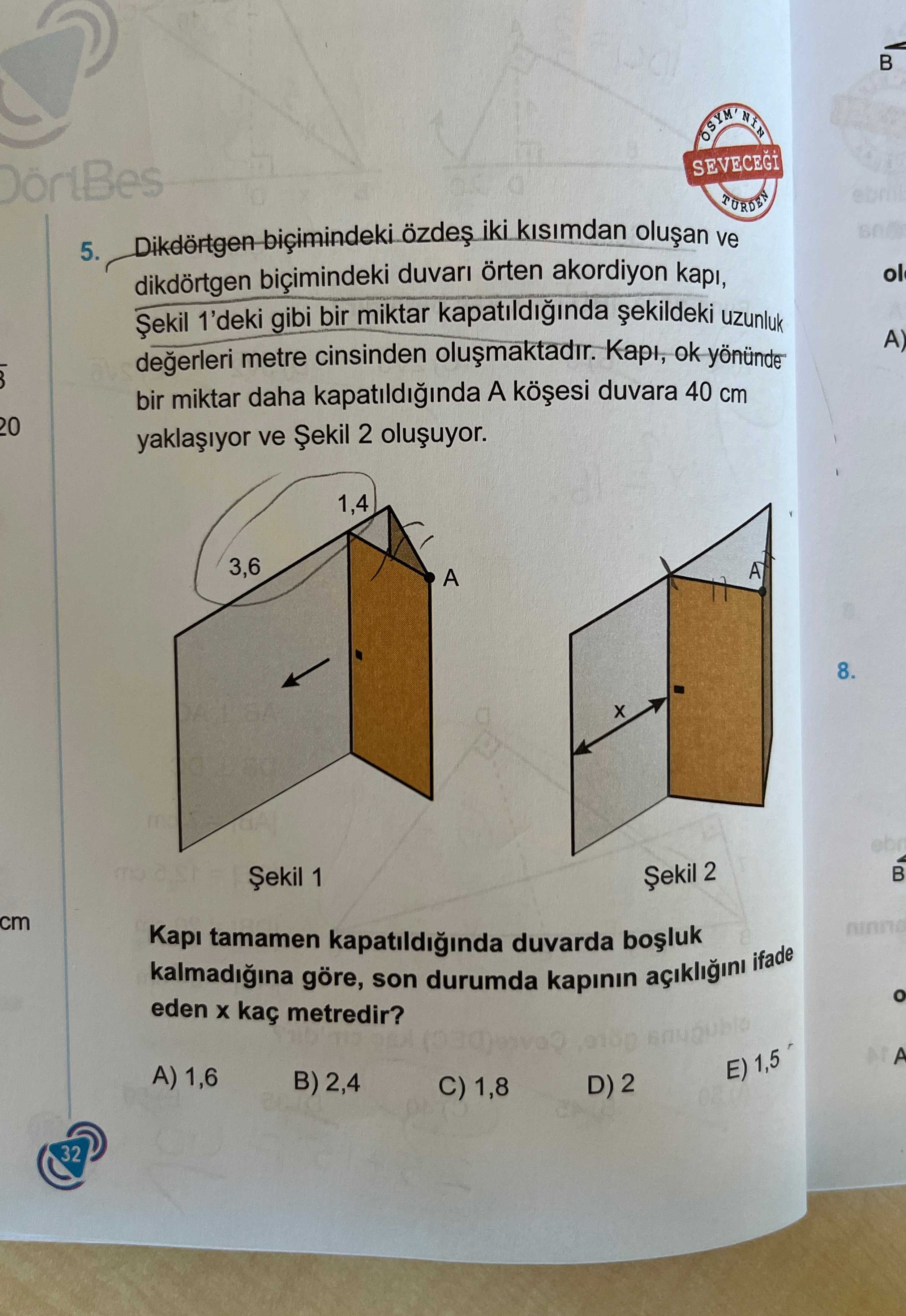 Dikdörtgen biçimindeki özdeş iki kısımdan oluşan ve dikdörtgen biçimindeki duvarı örten akordiyon