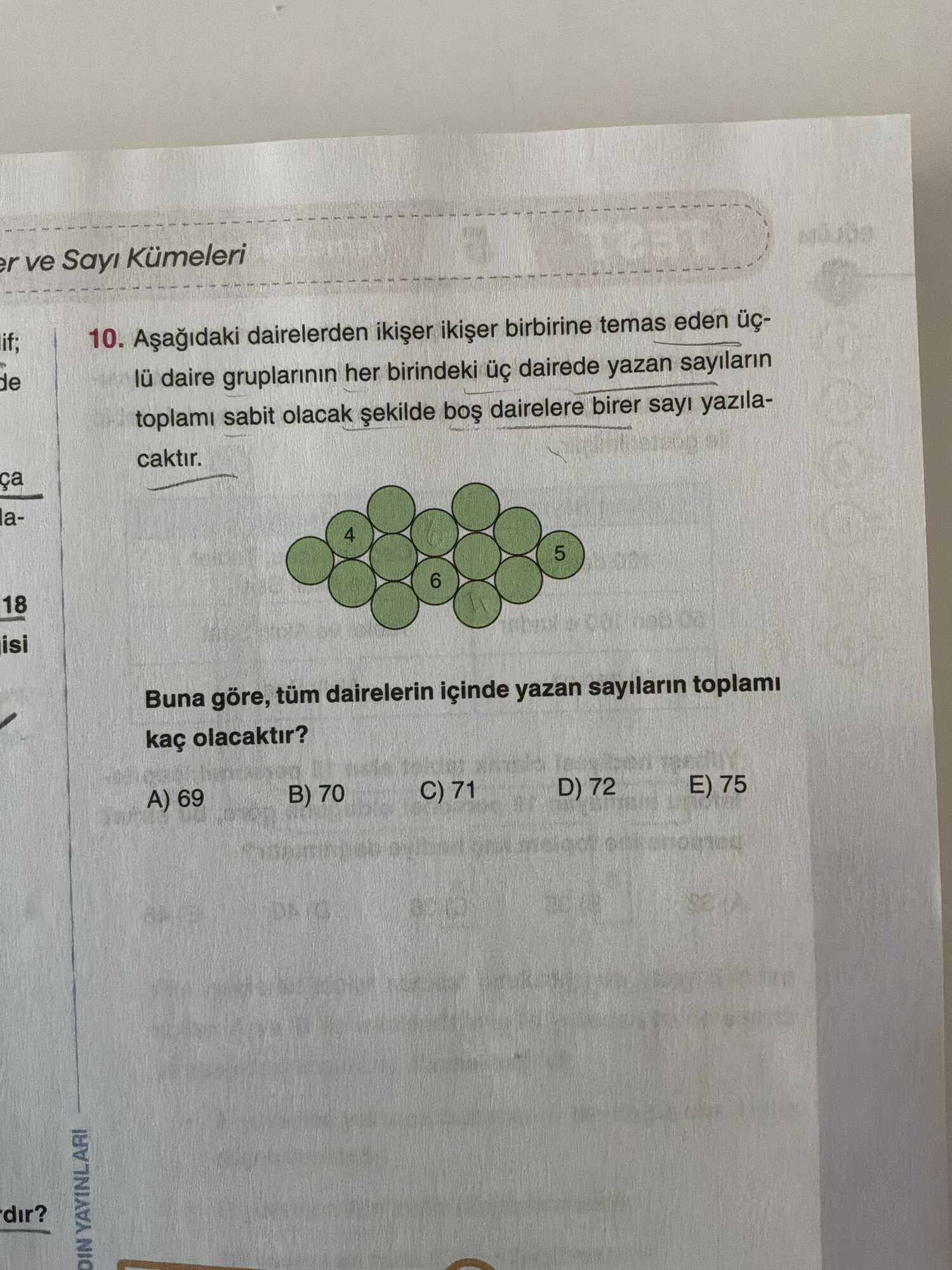 Aşağıdaki dairelerden ikişer ikişer birbirine temas eden üçlü daire gruplarının her birindeki üç