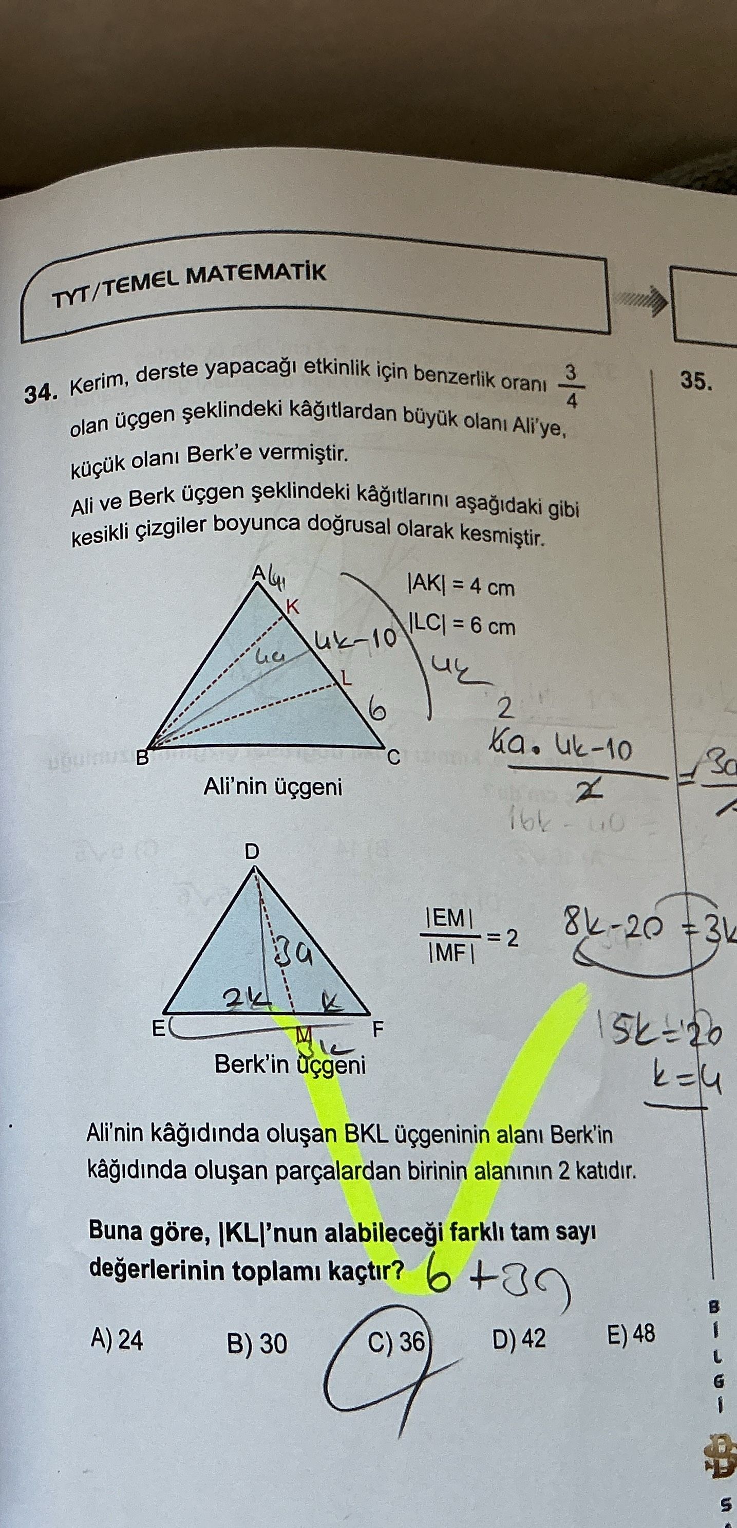 Kerim, derste yapacağı etkinlik için benzerlik oranı 3/4 olan üçgen şeklindeki kâğıtlardan büyük