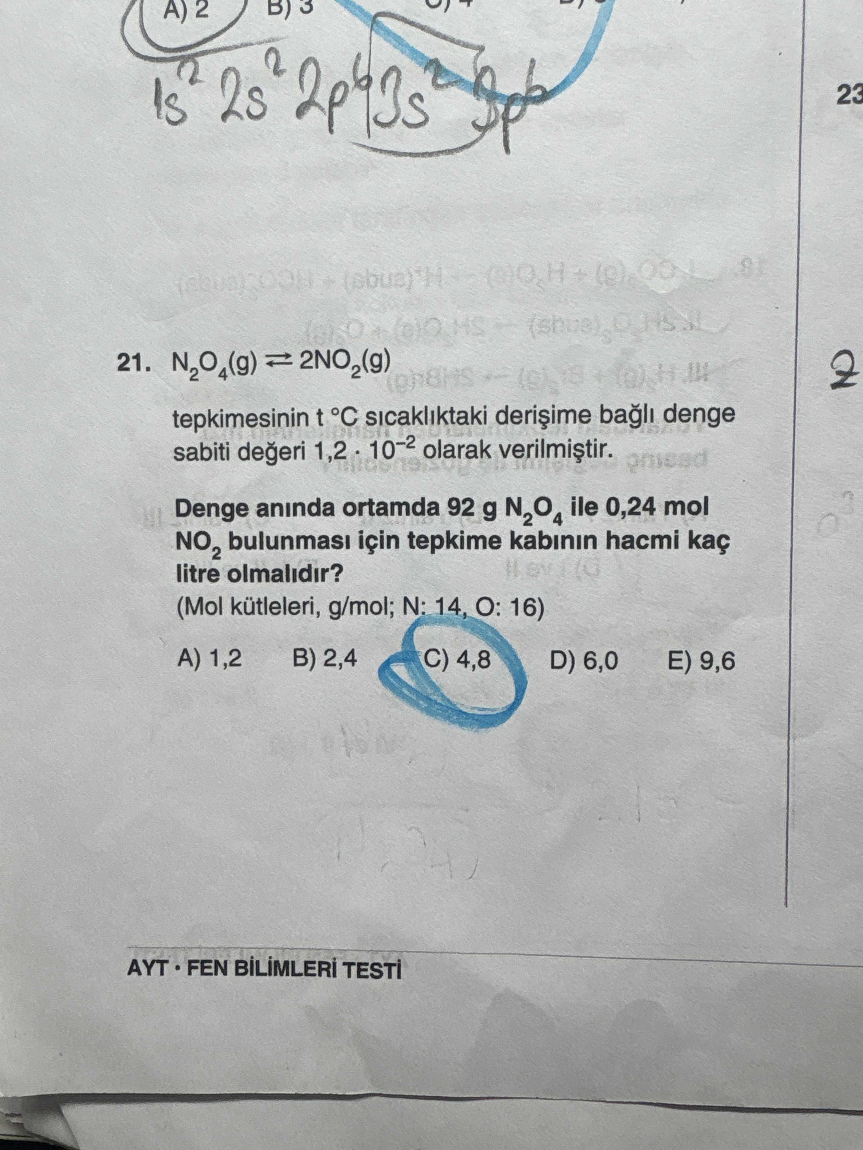 N₂O₄(g) ⇌ 2NO₂(g) tepkimesinin t °C sıcaklıktaki derişime bağlı denge sabiti değeri 1,2 · 10⁻²