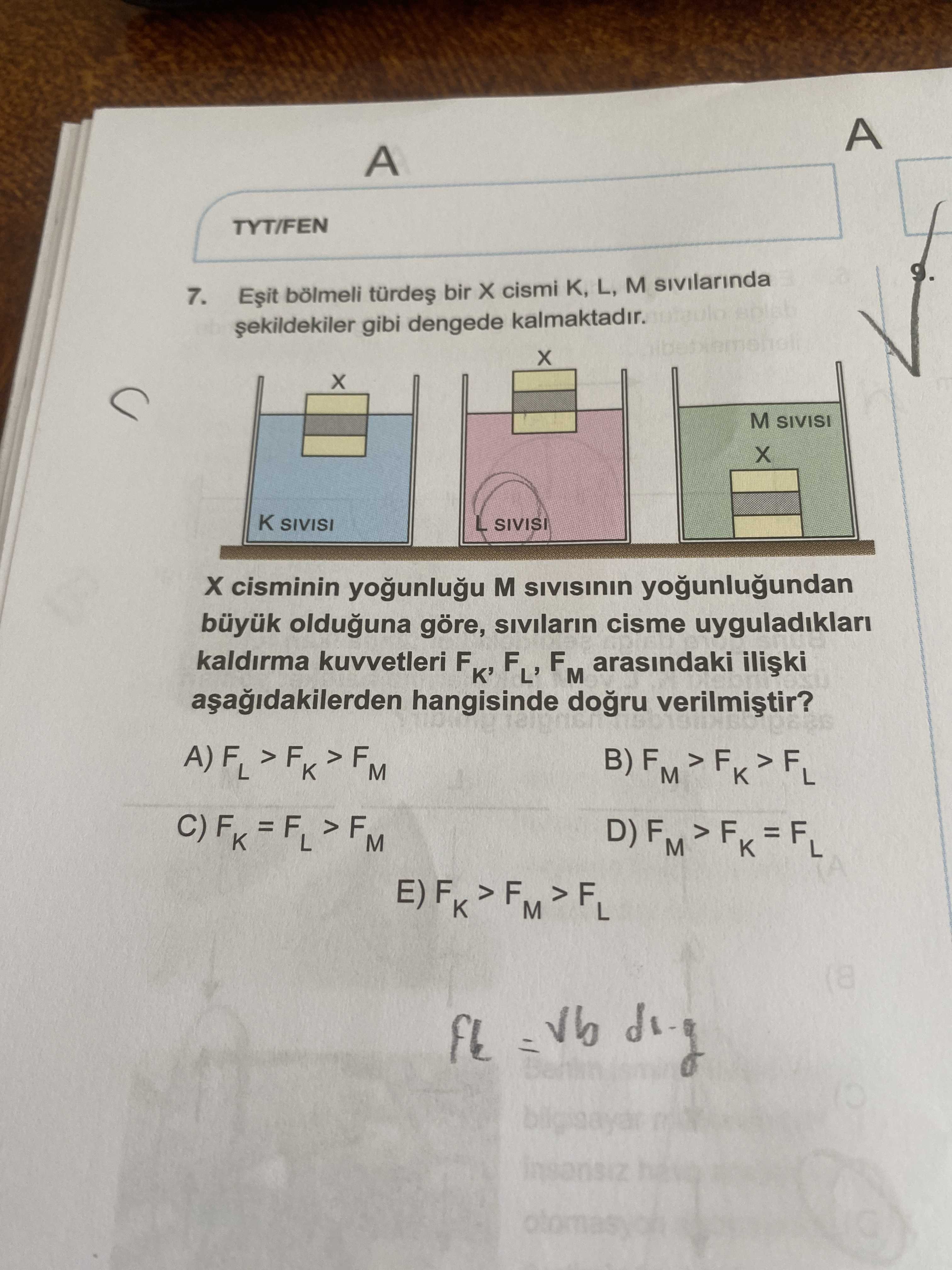 Eşit bölmeli türdeş bir X cismi K, L, M sıvılarında şekildekiler gibi dengede kalmaktadır. X