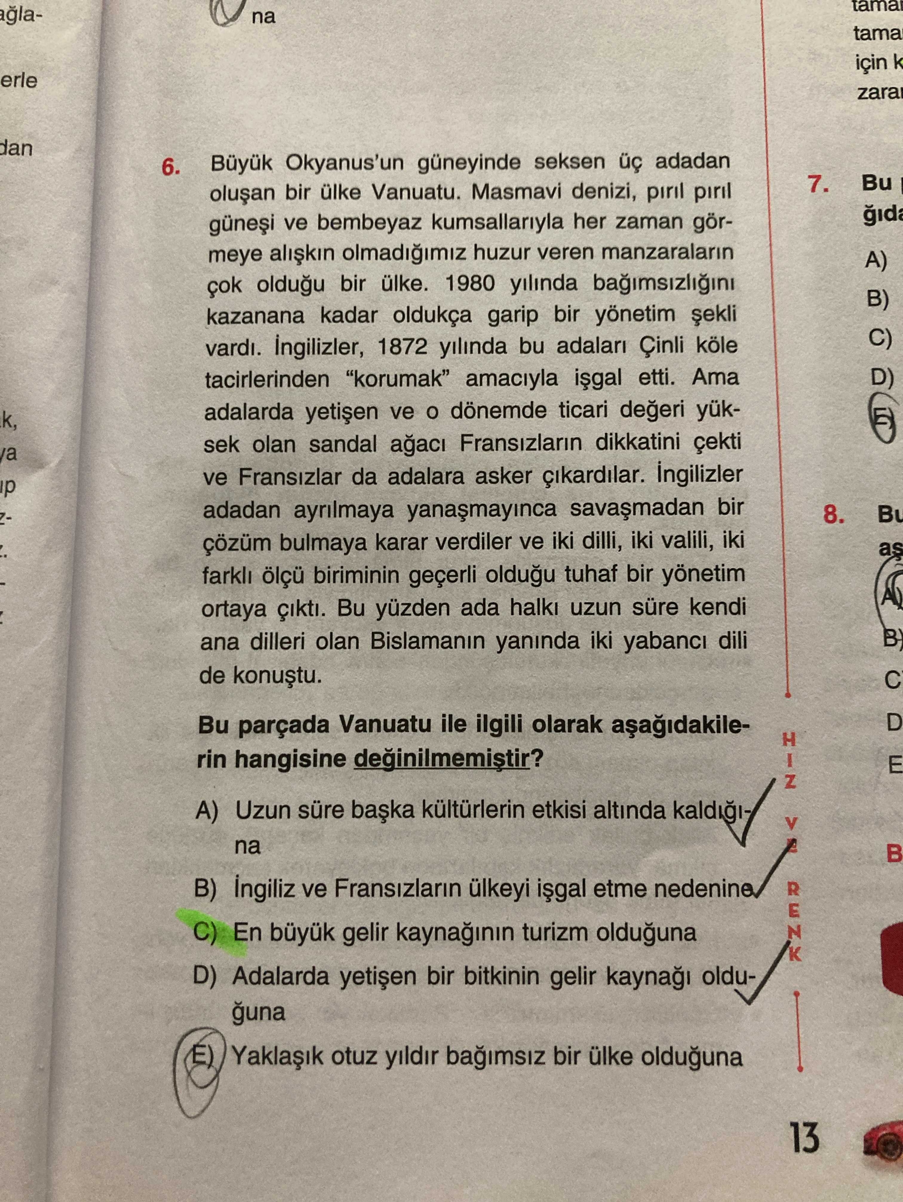 Büyük Okyanus'un güneyinde seksen üç adadan oluşan bir ülke Vanuatu. Masmavi denizi, pırıl pırıl