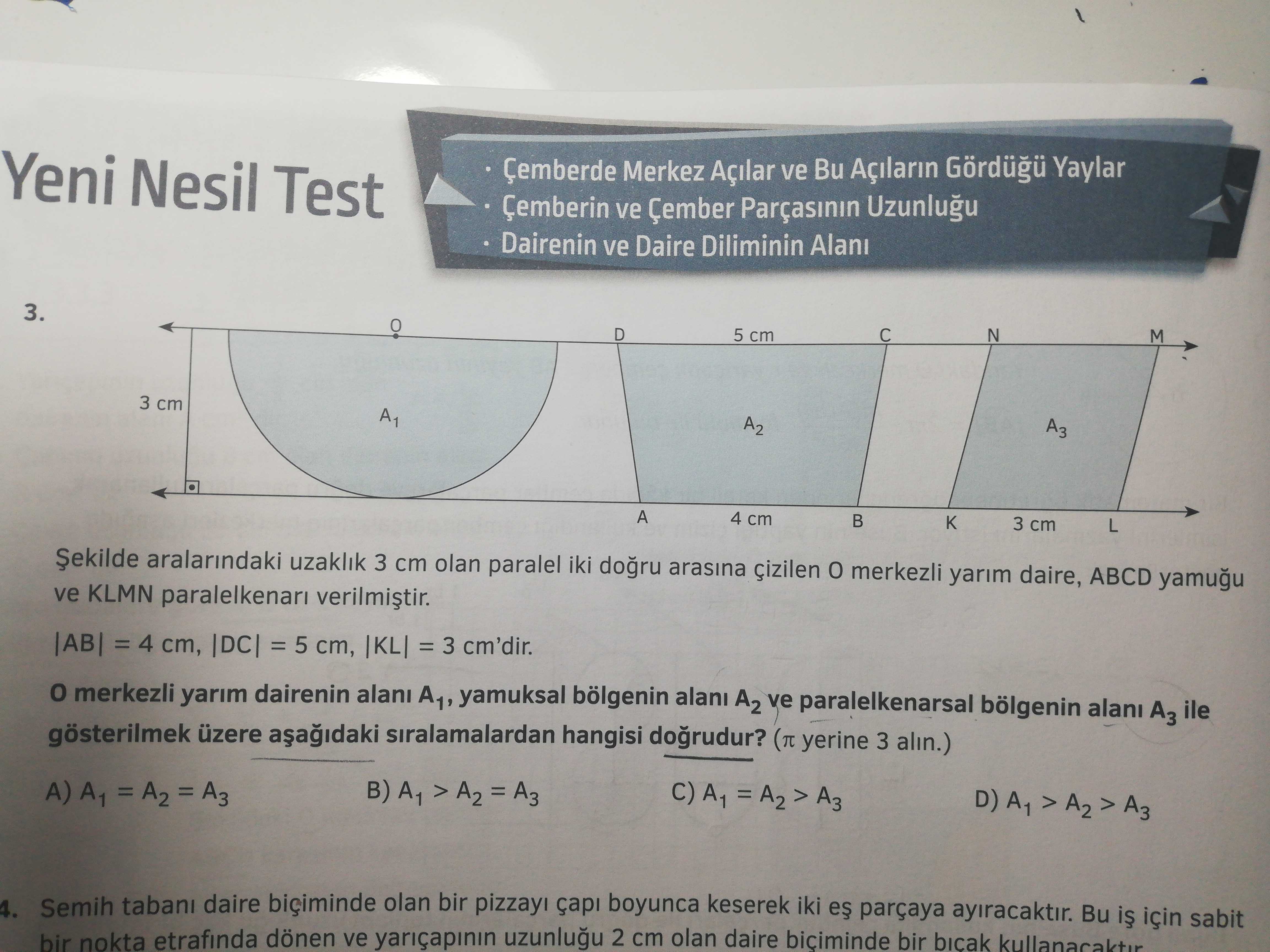 Şekilde aralarındaki uzaklık 3 cm olan paralel iki doğru arasına çizilen O merkezli yarım daire