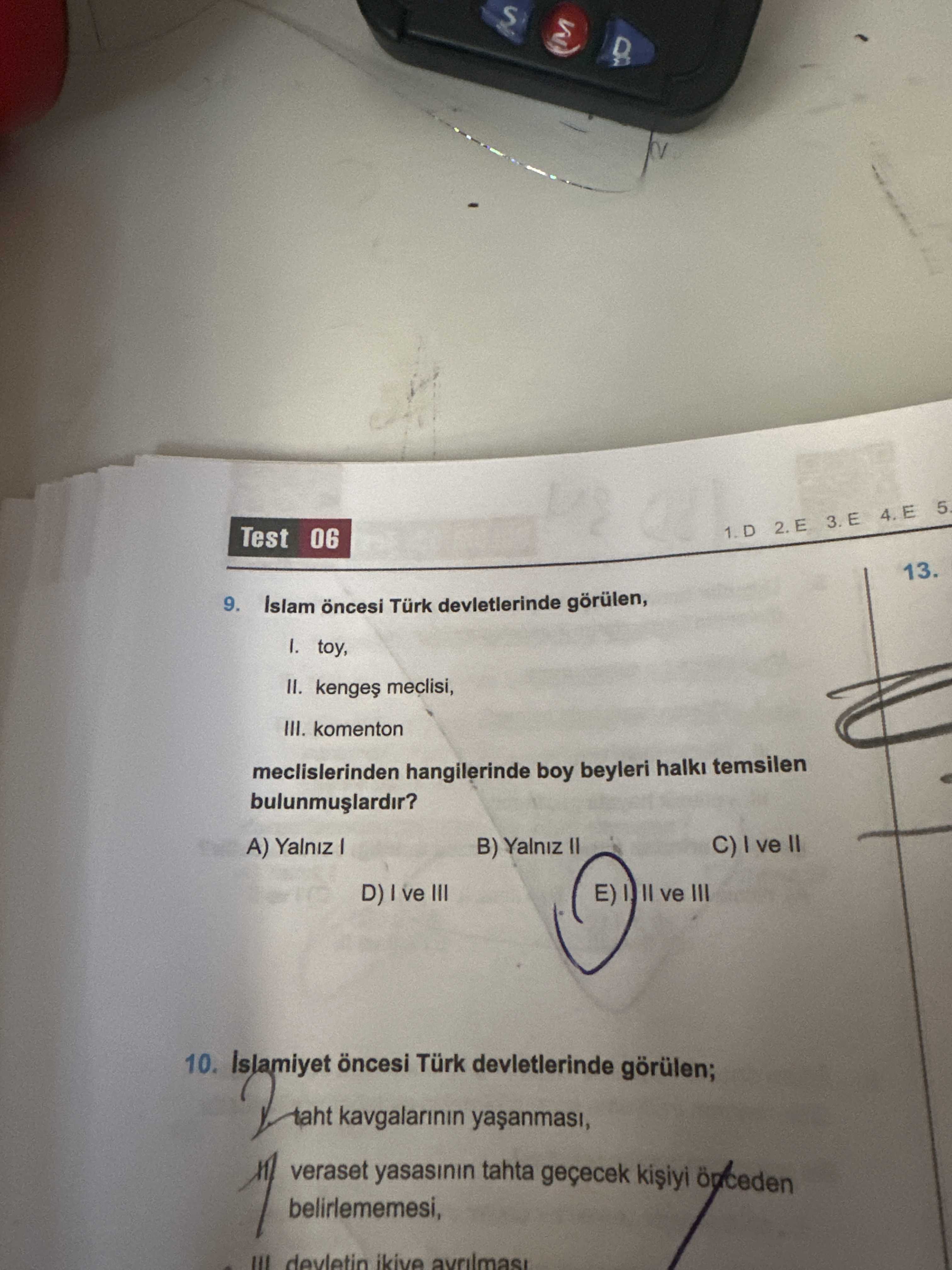 İslam öncesi Türk devletlerinde görülen, I. toy, II. kengeş meclisi, III. komenton meclislerinden