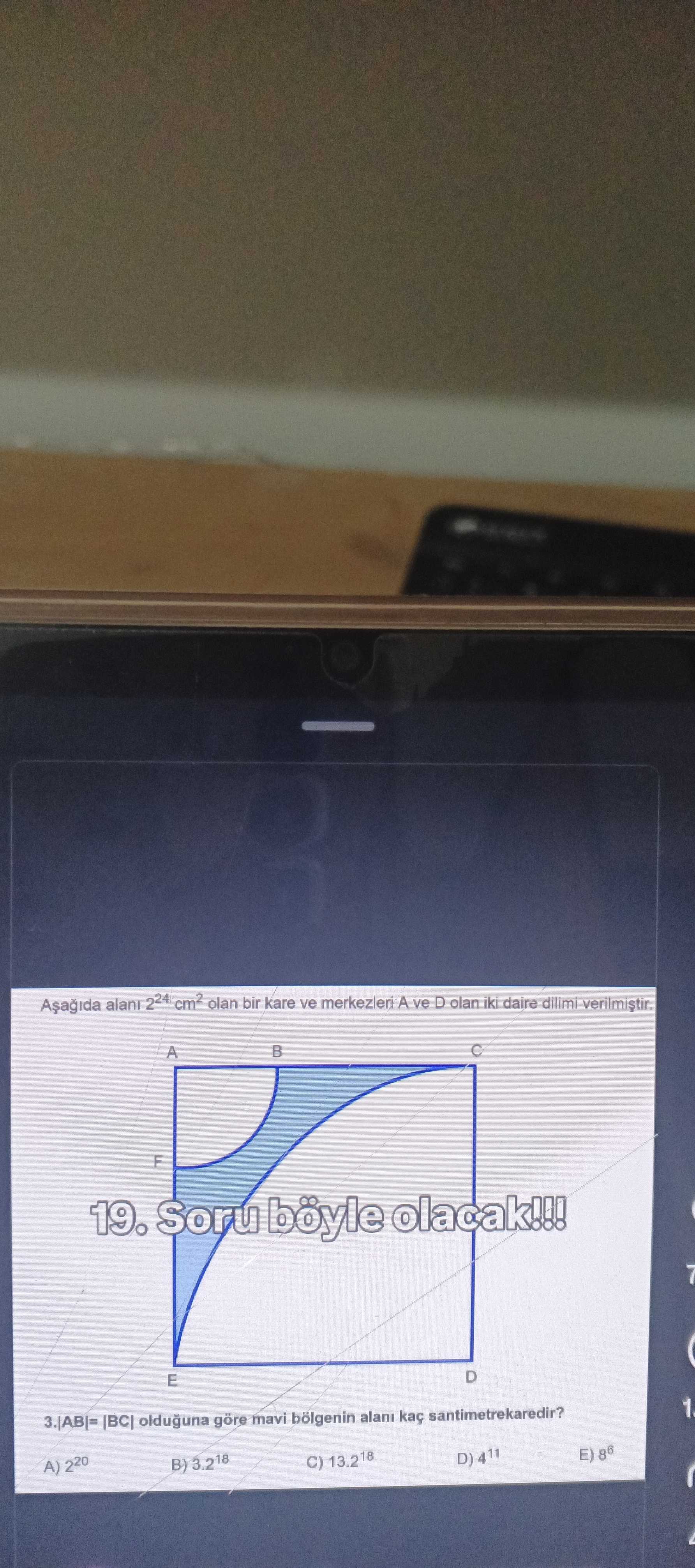 Aşağıda alanı 2²⁴ cm² olan bir kare ve merkezleri A ve D olan iki daire dilimi verilmiştir. 3.|AB|=