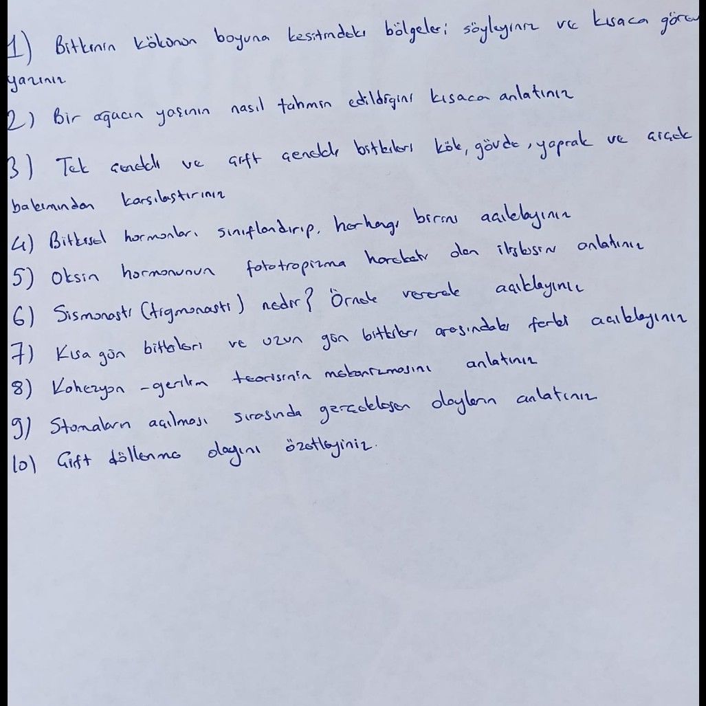 Kısa gün bitkileri ile uzun gün bitkileri arasındaki farkı açıklayınız.