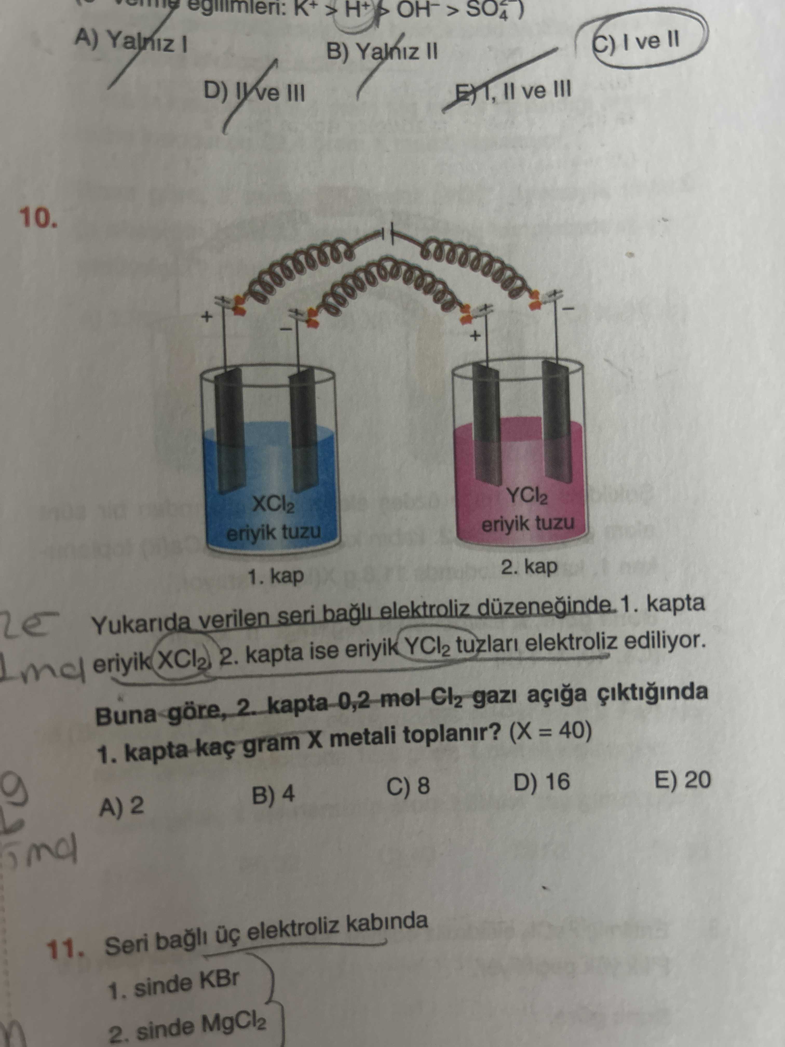 Yukarıda verilen seri bağlı elektroliz düzeneğinde 1. kapta eriyik XCl₂, 2. kapta ise eriyik YCl₂