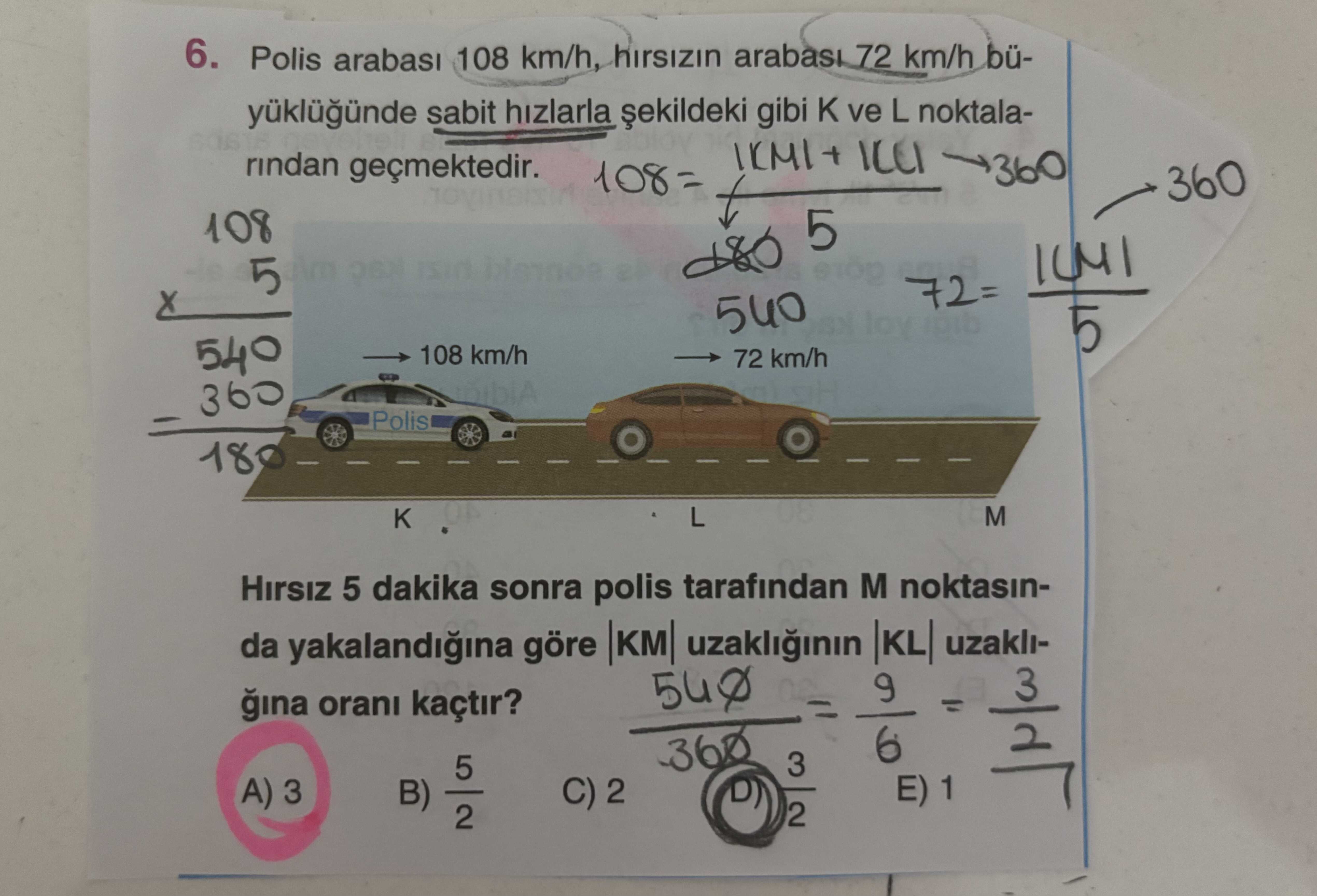 Polis arabası 108 km/h, hırsızın arabası 72 km/h büyüklüğünde sabit hızlarla şekildeki gibi K ve L
