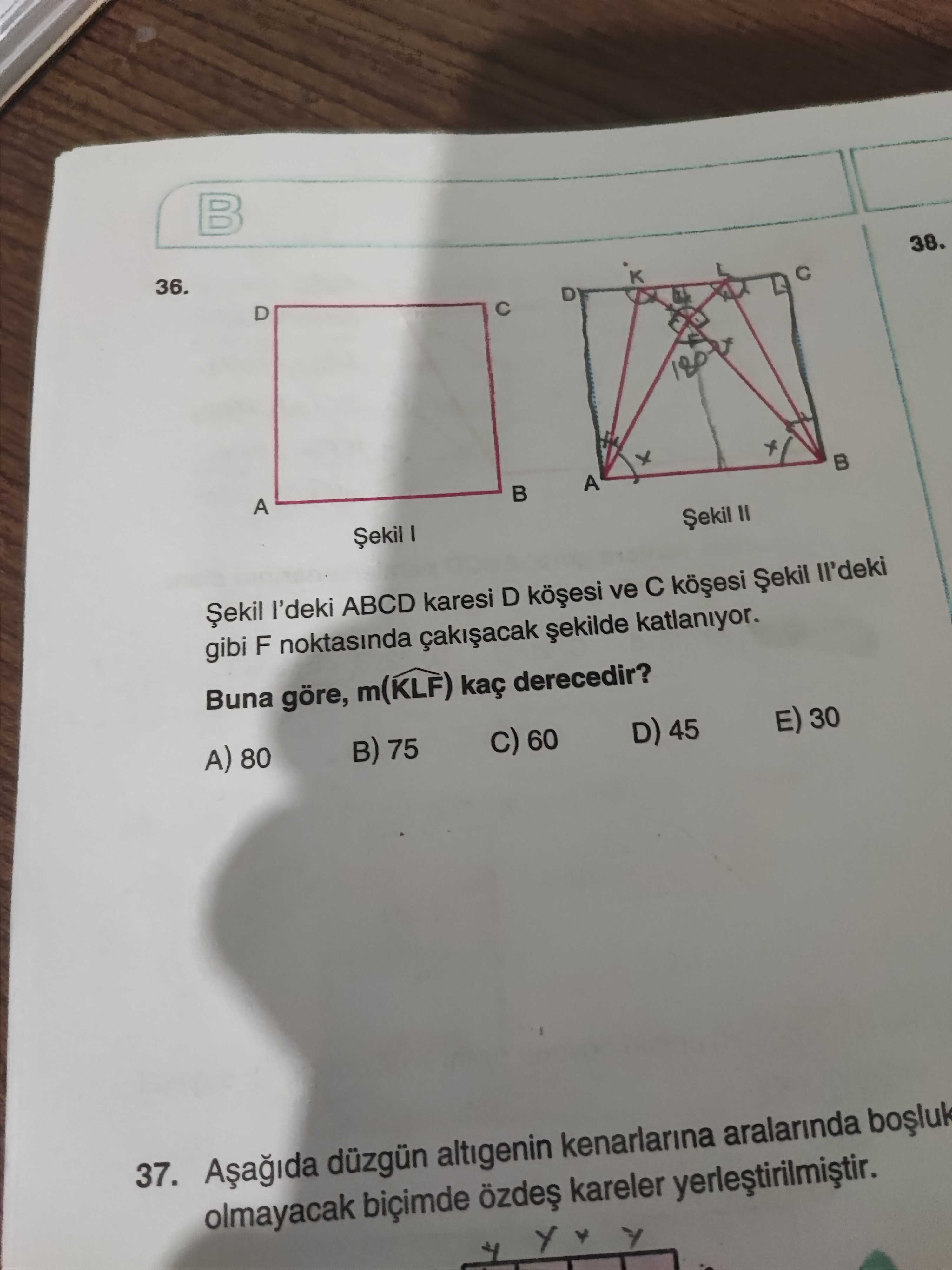 Şekil I'deki ABCD karesi D köşesi ve C köşesi Şekil II'deki gibi F noktasında çakışacak şekilde
