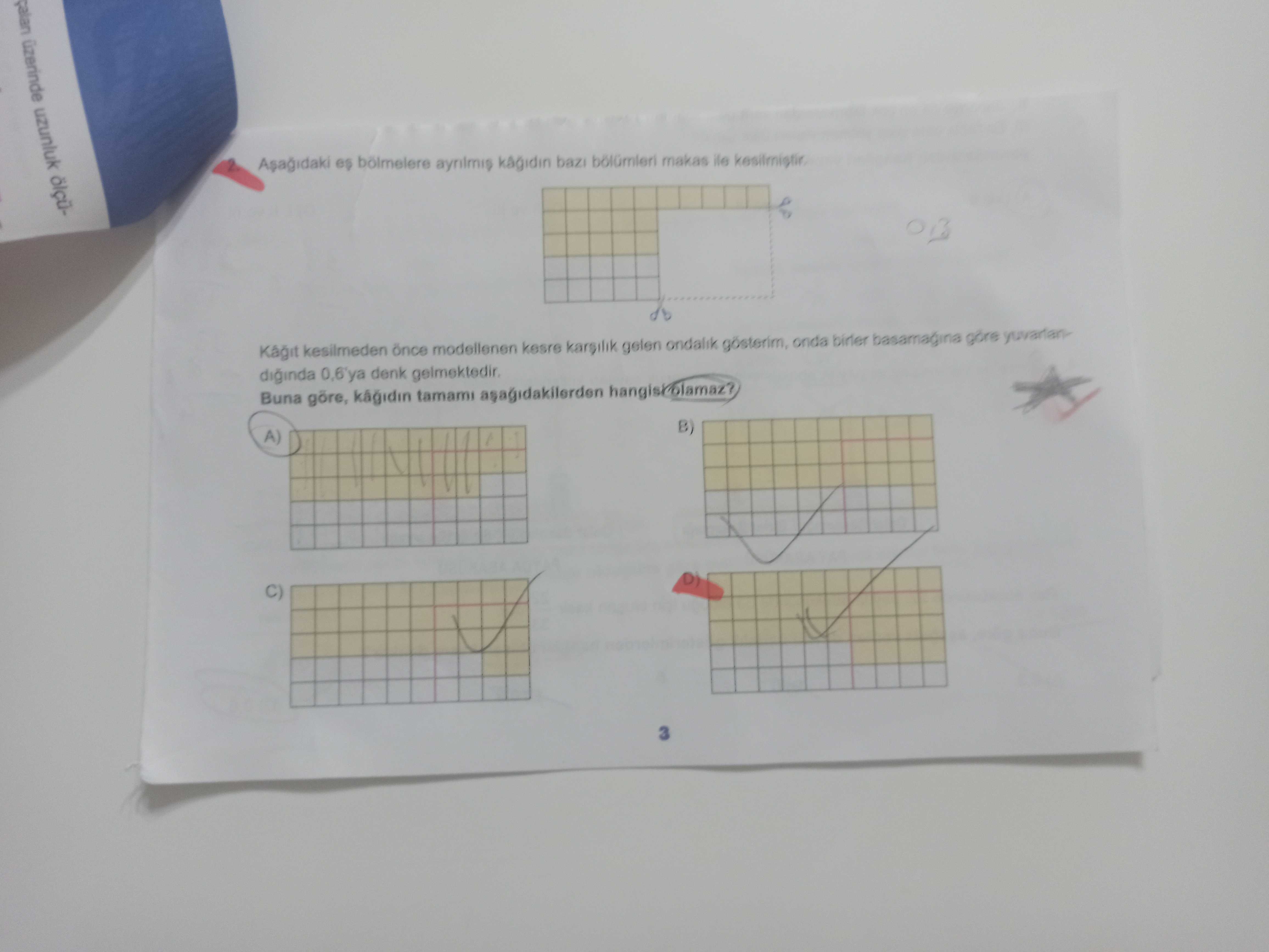 Aşağıdaki eş bölmelere ayrılmış kâğıdın bazı bölümleri makas ile kesilmiştir. Kâğıt kesilmeden önce