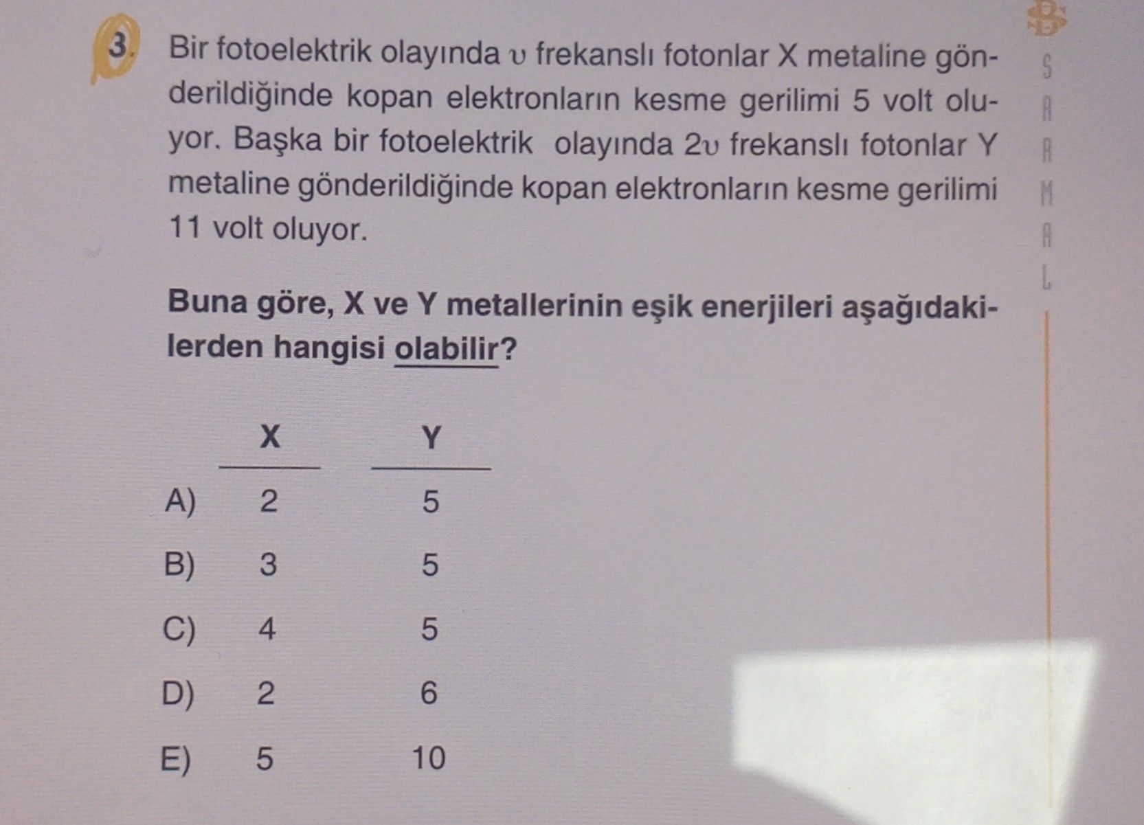 Bir fotoelektrik olayında υ frekanslı fotonlar X metaline gönderildiğinde kopan elektronların kesme