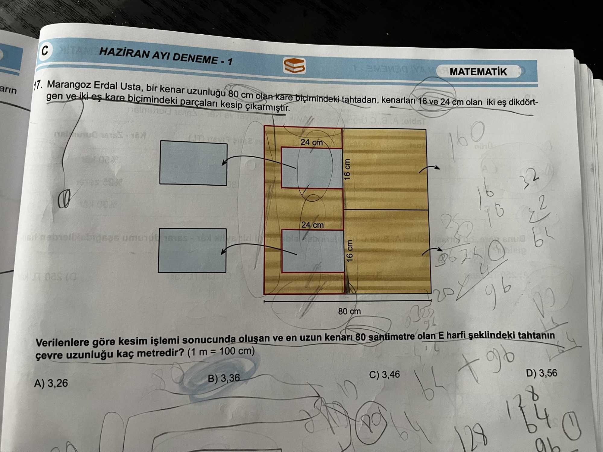 Marangoz Erdal Usta, bir kenar uzunluğu 80 cm olan kare biçimindeki tahtadan, kenarları 16 ve 24 cm