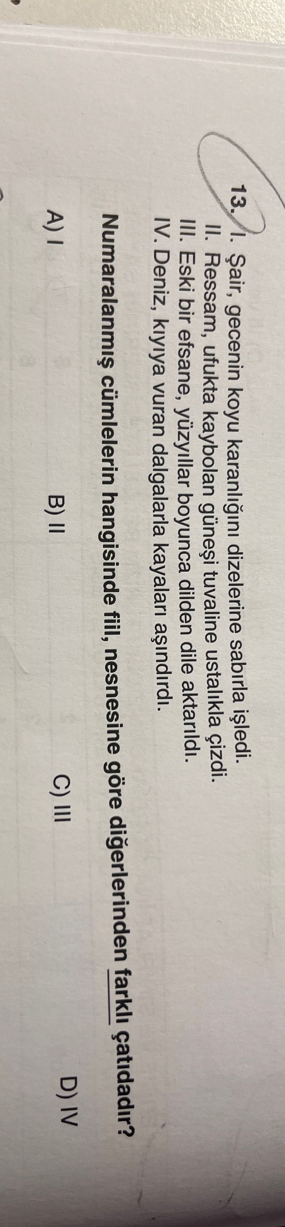 Şair, geçmiş konu karanlığını dizeleriyle sebep işledi, gecenin, ırkçının, gününün öfkesini, güneşte