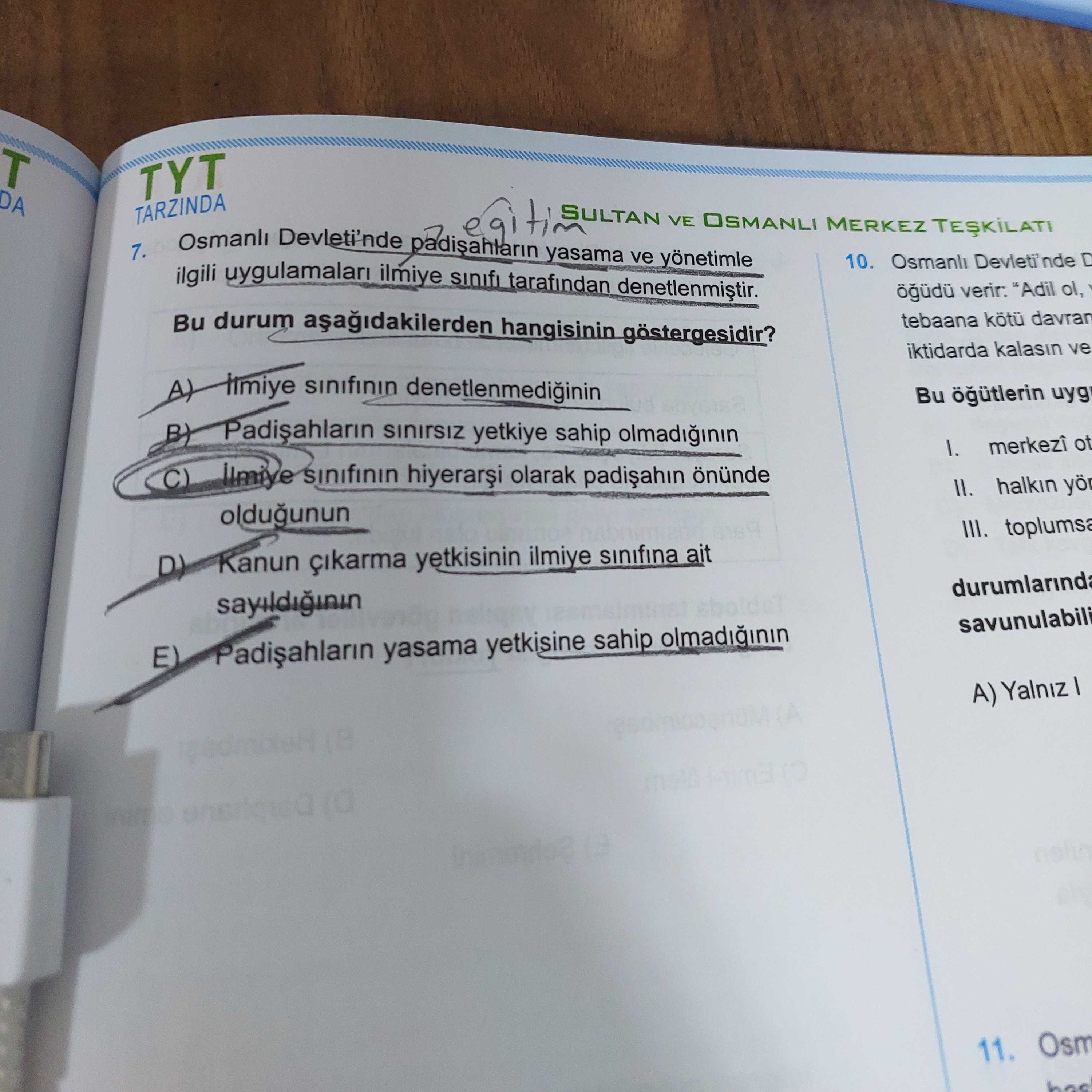 Osmanlı Devleti'nde padişahların yaşama ve yönetime ilgili uygulamaları ilmiye sınıfı tarafından