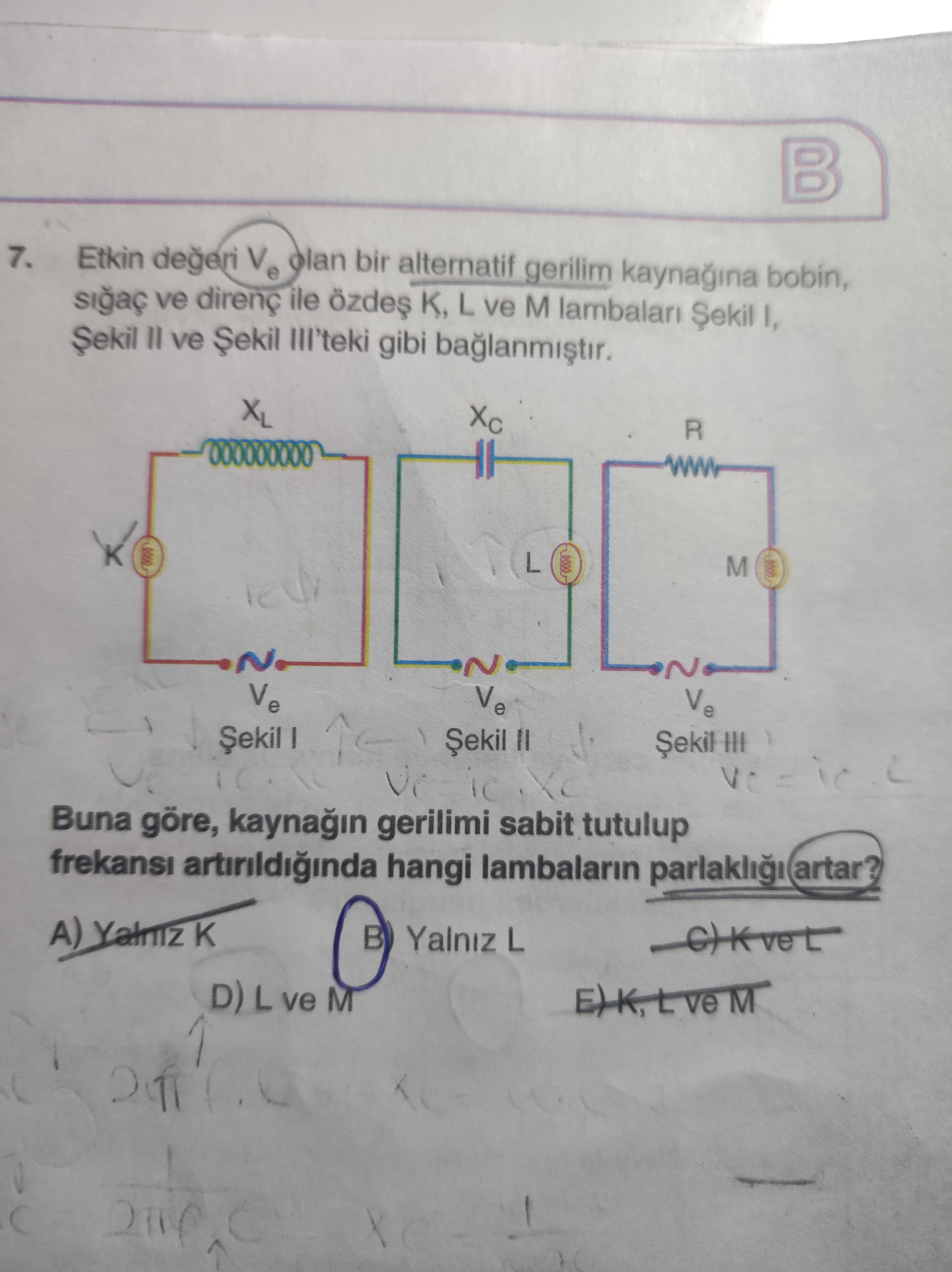 Etkin değeri V_e olan bir alternatif gerilim kaynağına bobin, sığaç ve direnç ile özdeş K, L ve M