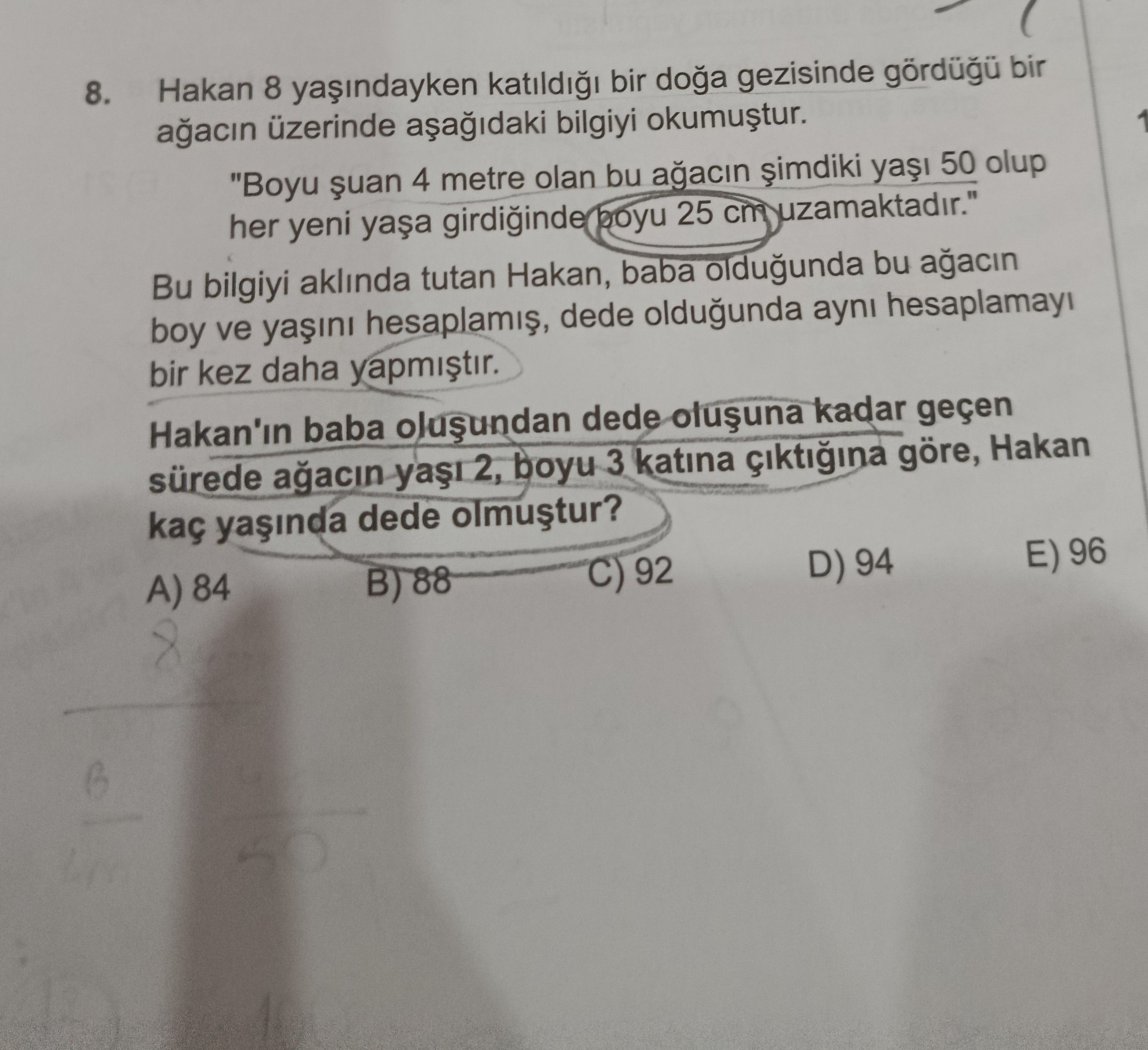 Hakan 8 yaşındayken katıldığı bir doğa gezisinde gördüğü bir ağacın üzerinde aşağıdaki bilgiyi