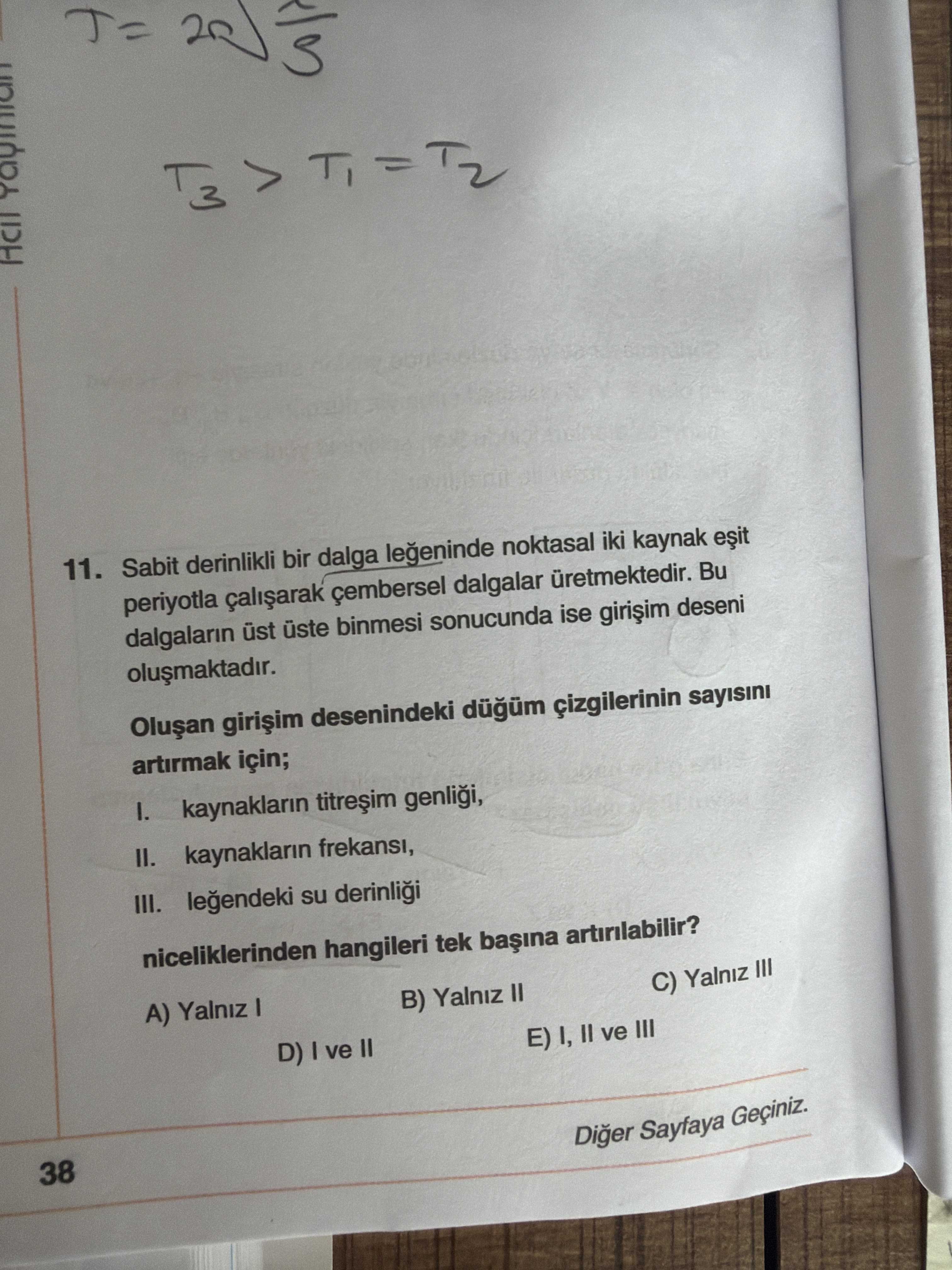 Sabit derinlikli bir dalga leğeninde noktasal iki kaynak eşit periyotla çalışarak çembersel dalgalar