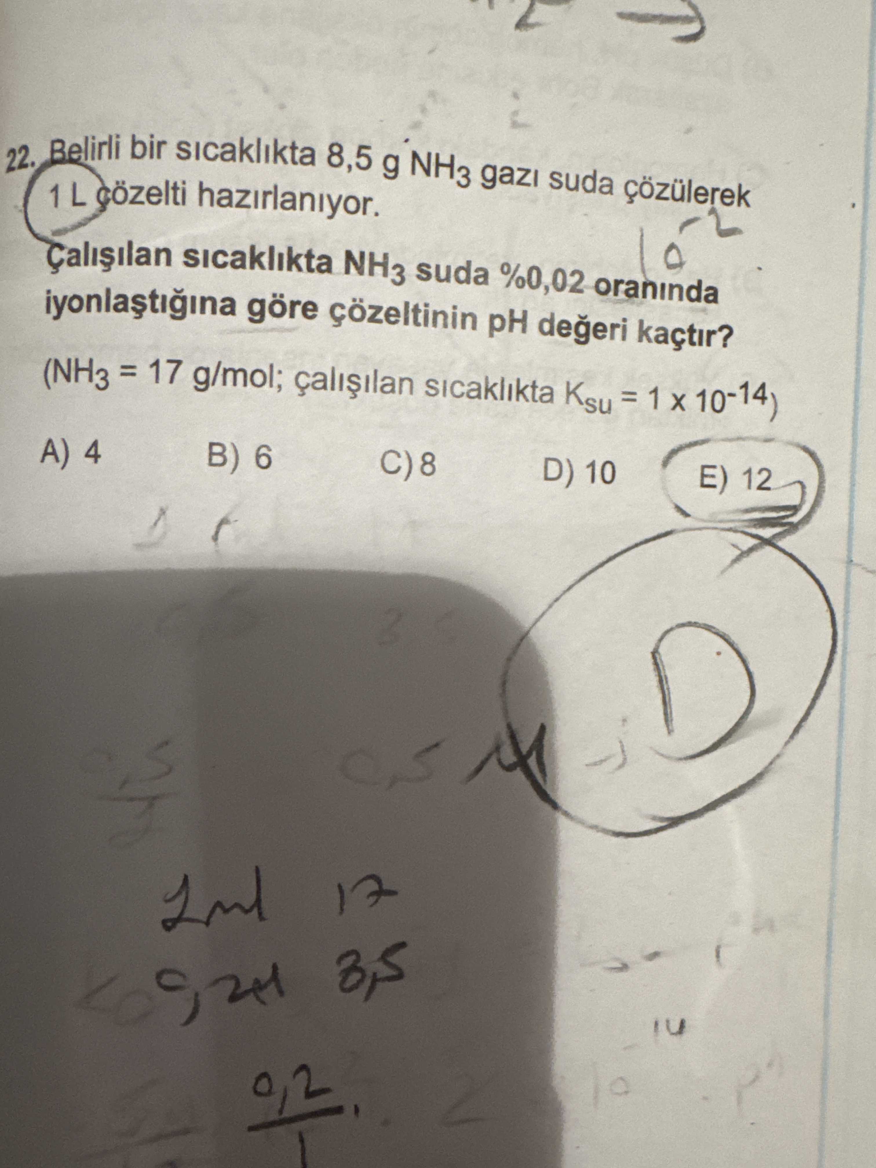 Belirli bir sıcaklıkta 8,5 g NH₃ gazı suda çözülerek 1 L çözelti hazırlanıyor. Çalışılan sıcaklıkta