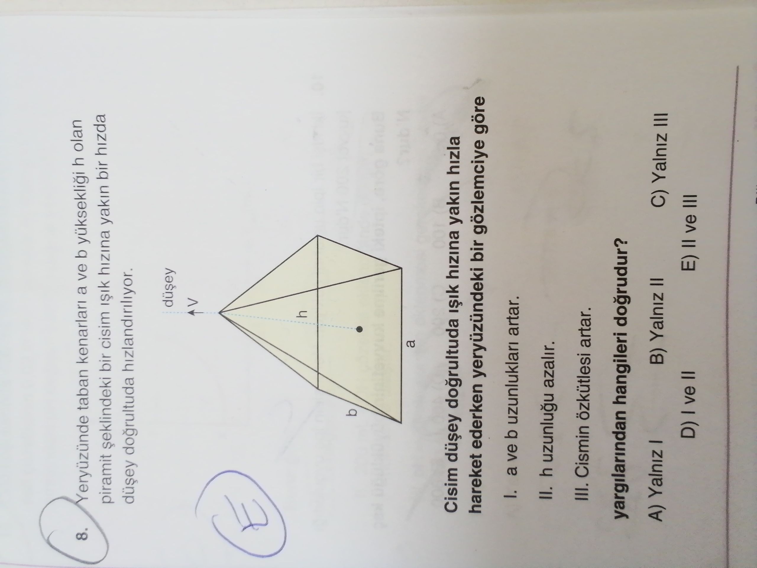 Yeryüzünde taban kenarları a ve b yüksekliği h olan piramit şeklindeki bir cisim ışık hızına yakın