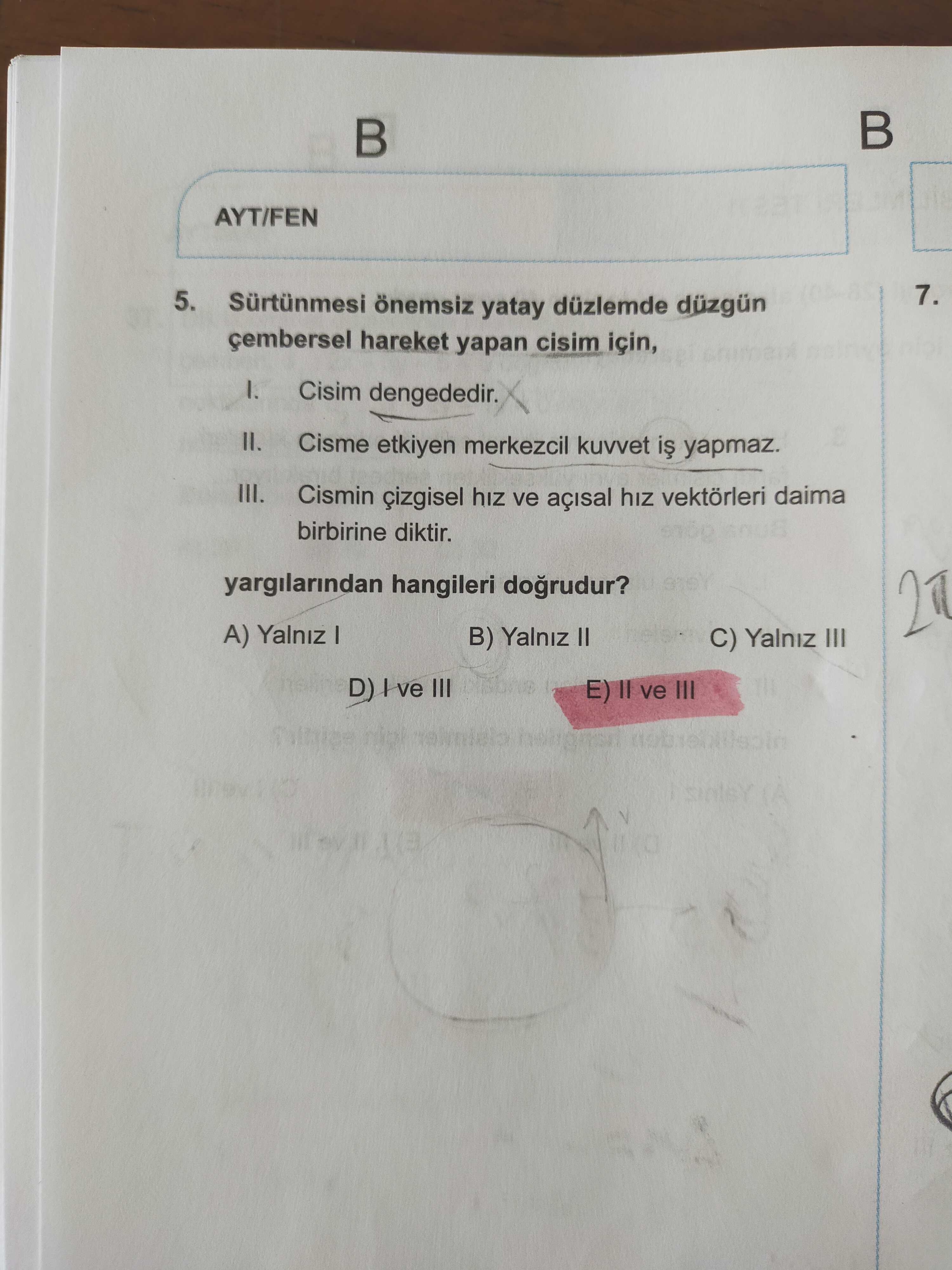 Sürtünmesi önemsiz yatay düzlemde düzgün çembersel hareket yapan cisim için, I. Cisim dengededir