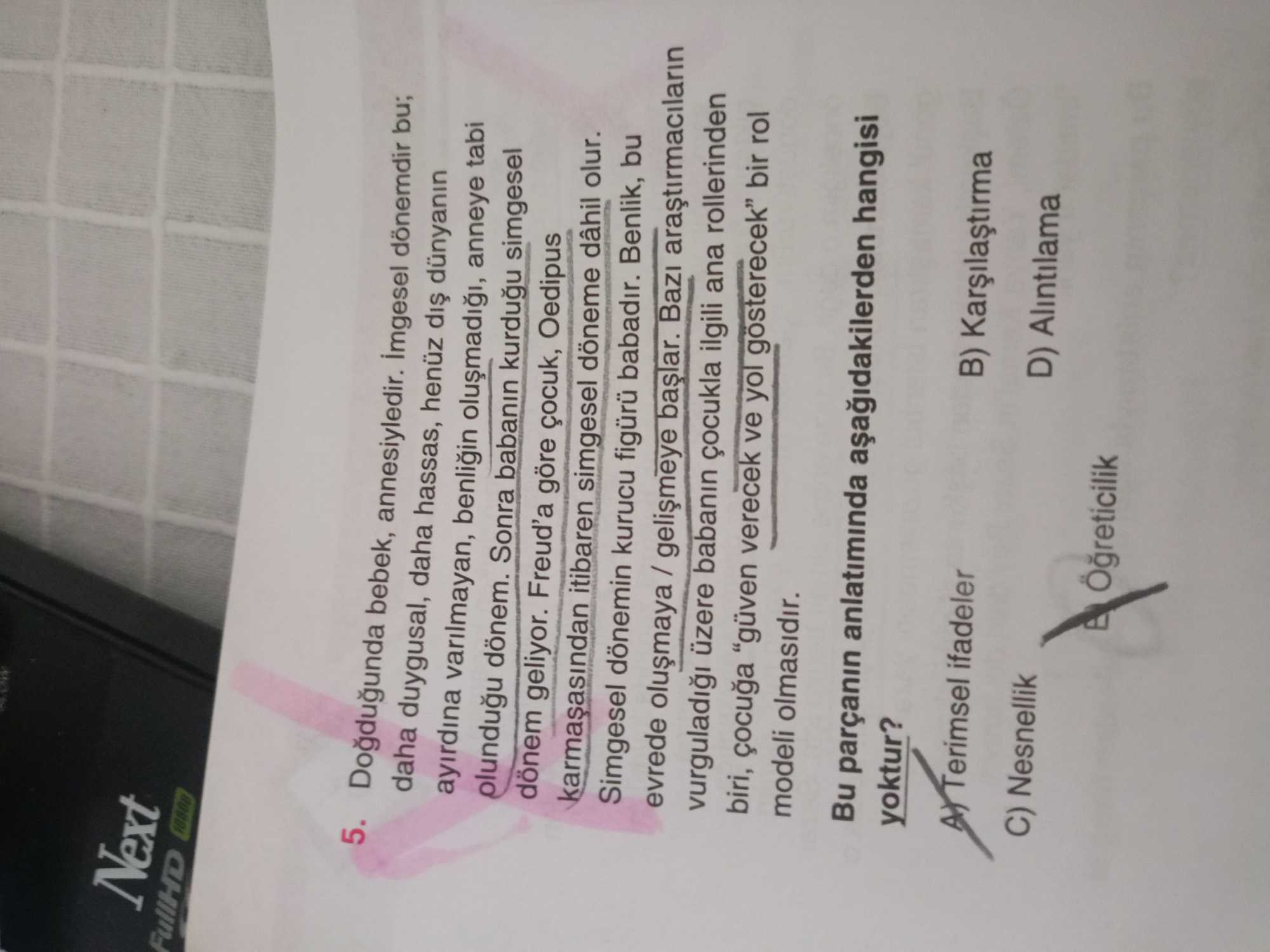 Doğduğunda bebek, annesiyledir. İmgesel dönemdir bu; daha duygusal, daha hassas, henüz dış dünyanın