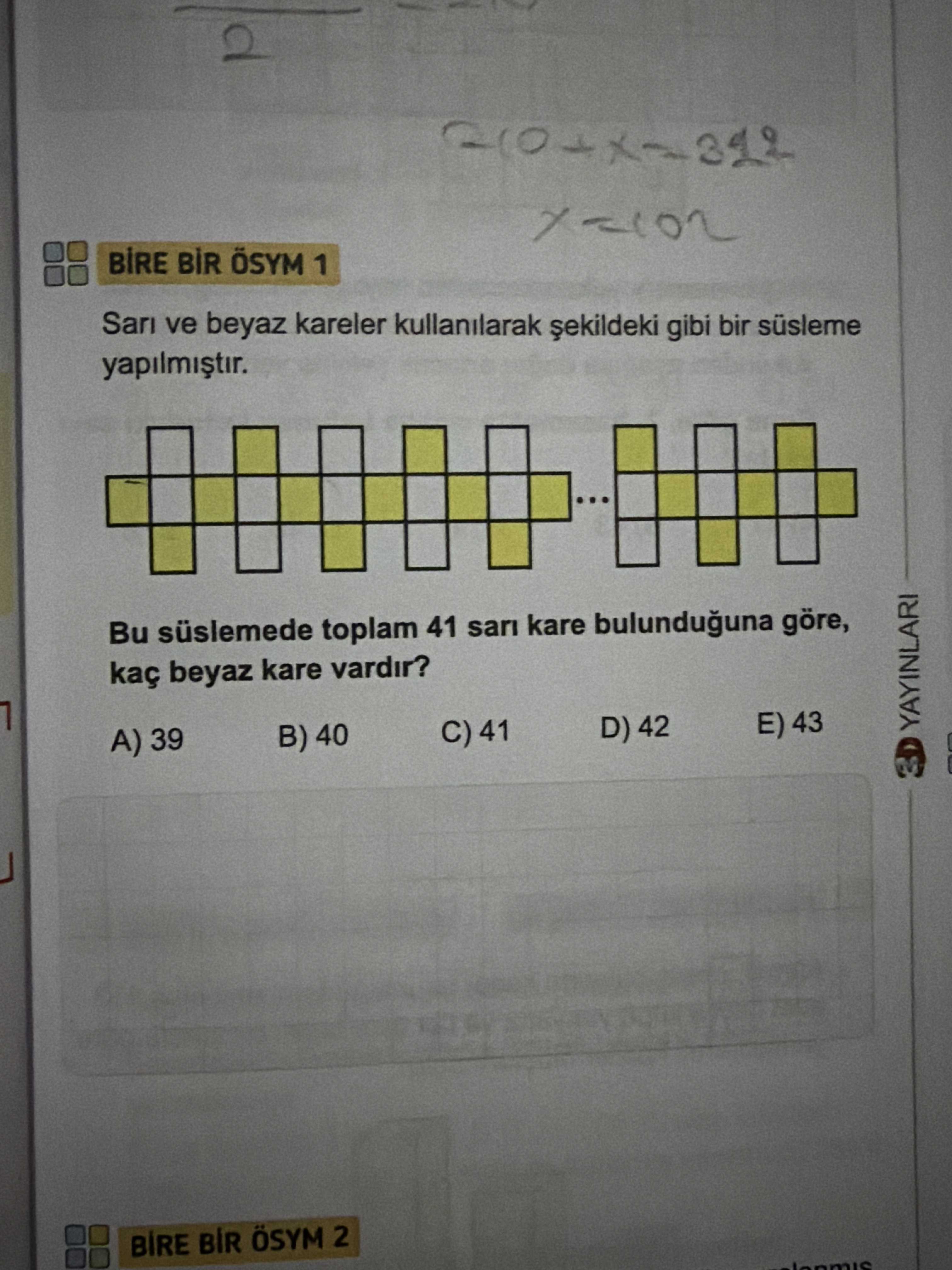 Sarı ve beyaz kareler kullanılarak şekildeki gibi bir süsleme yapılmıştır. Bu süslemede toplam 41