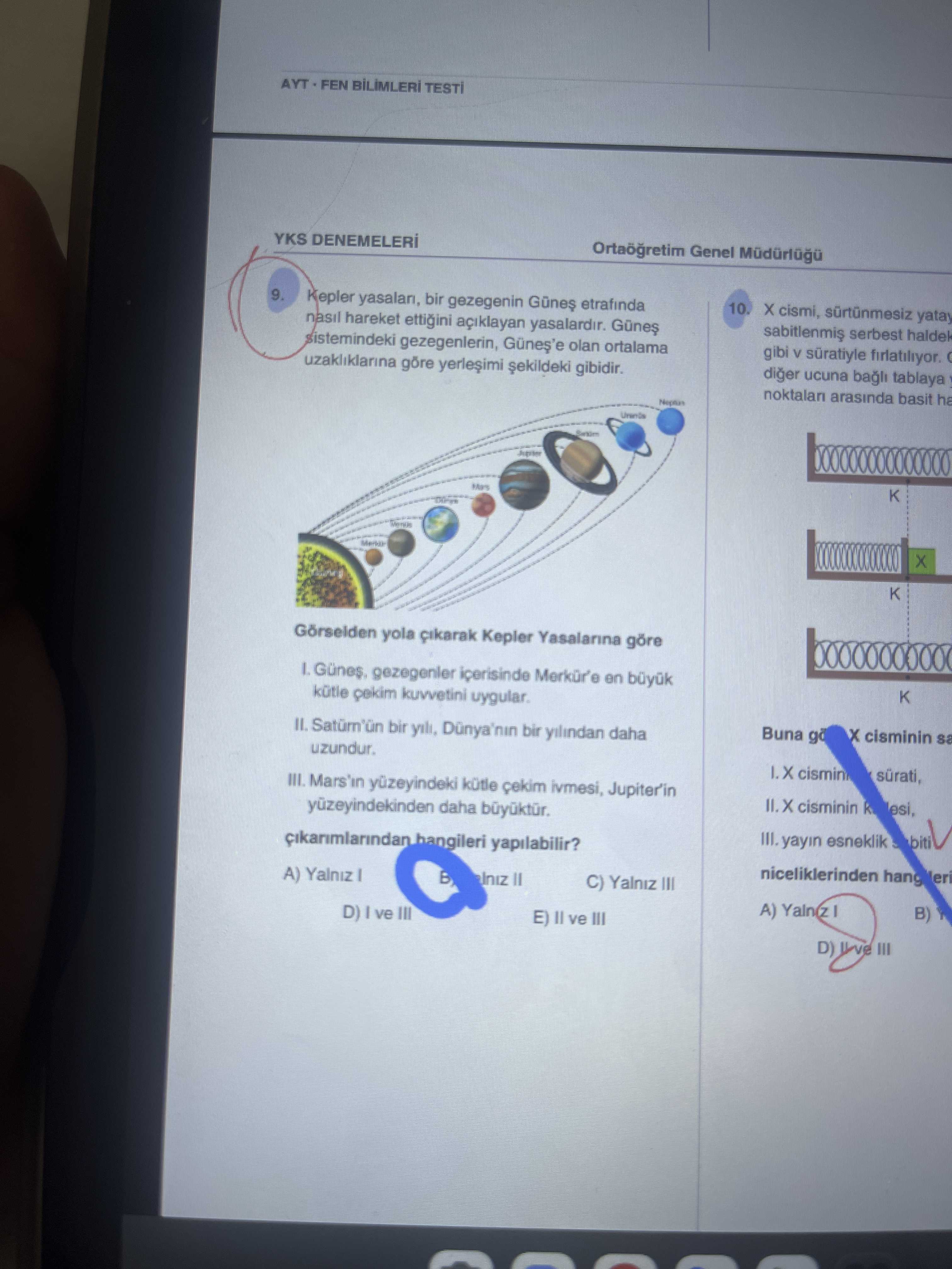 Kepler yasaları, bir gezegenin Güneş etrafında nasıl hareket ettiğini açıklayan yasalardır. Güneş