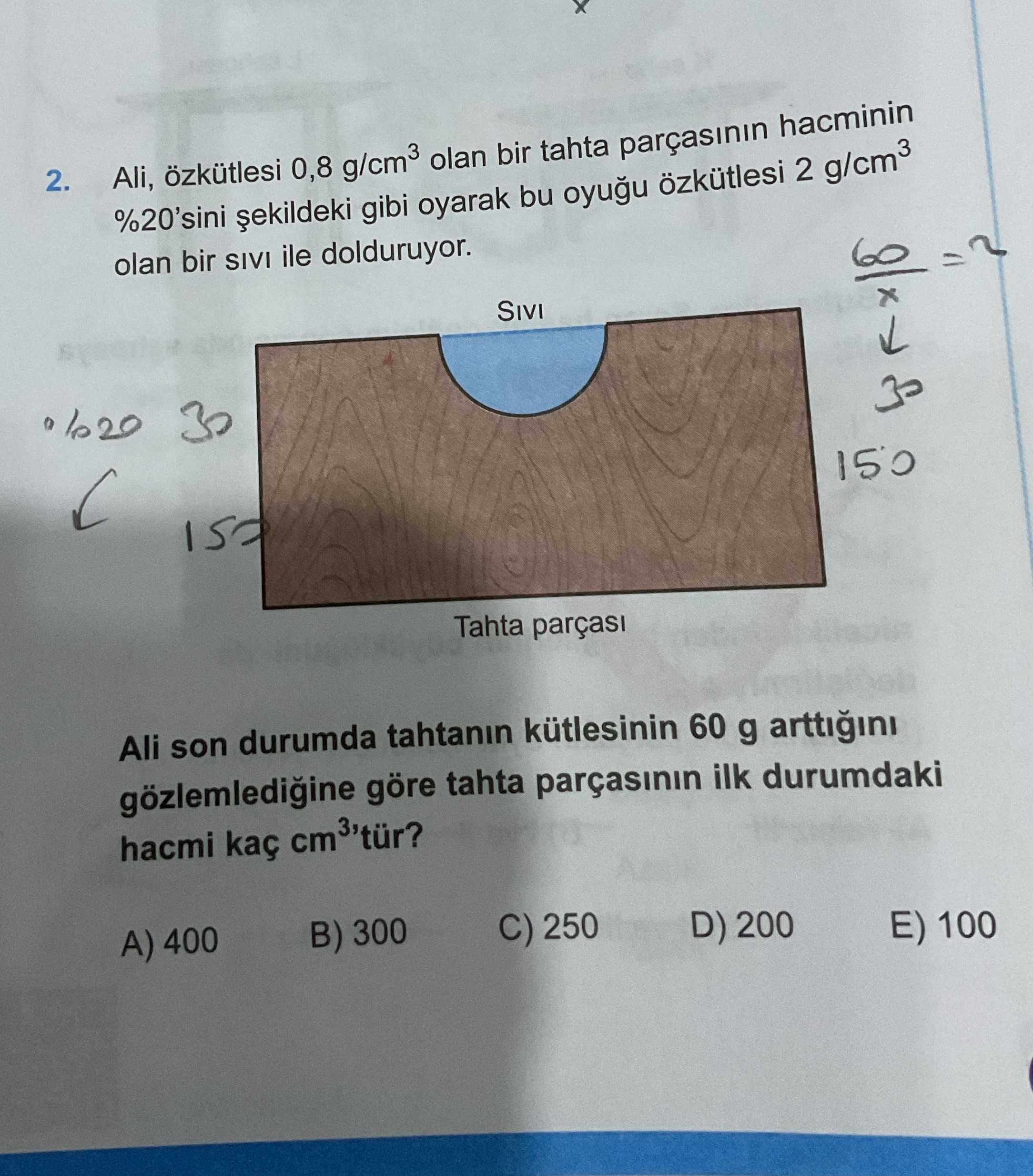 Ali, özkütlesi 0,8 g/cm³ olan bir tahta parçasının hacminin %20'sini şekildeki gibi oyarak bu oyuğu