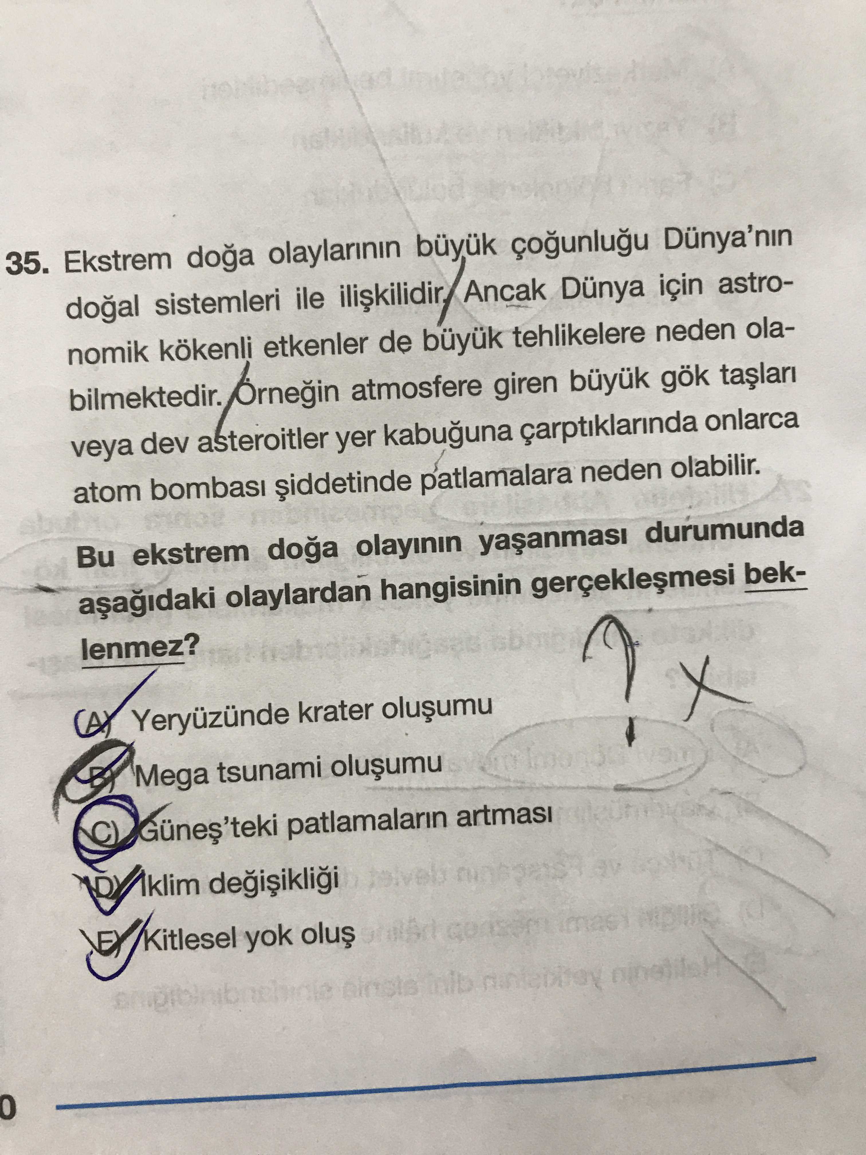 Ekstrem doğa olaylarının büyük çoğunluğu Dünya'nın doğal sistemleri ile ilişkilidir. Ancak Dünya