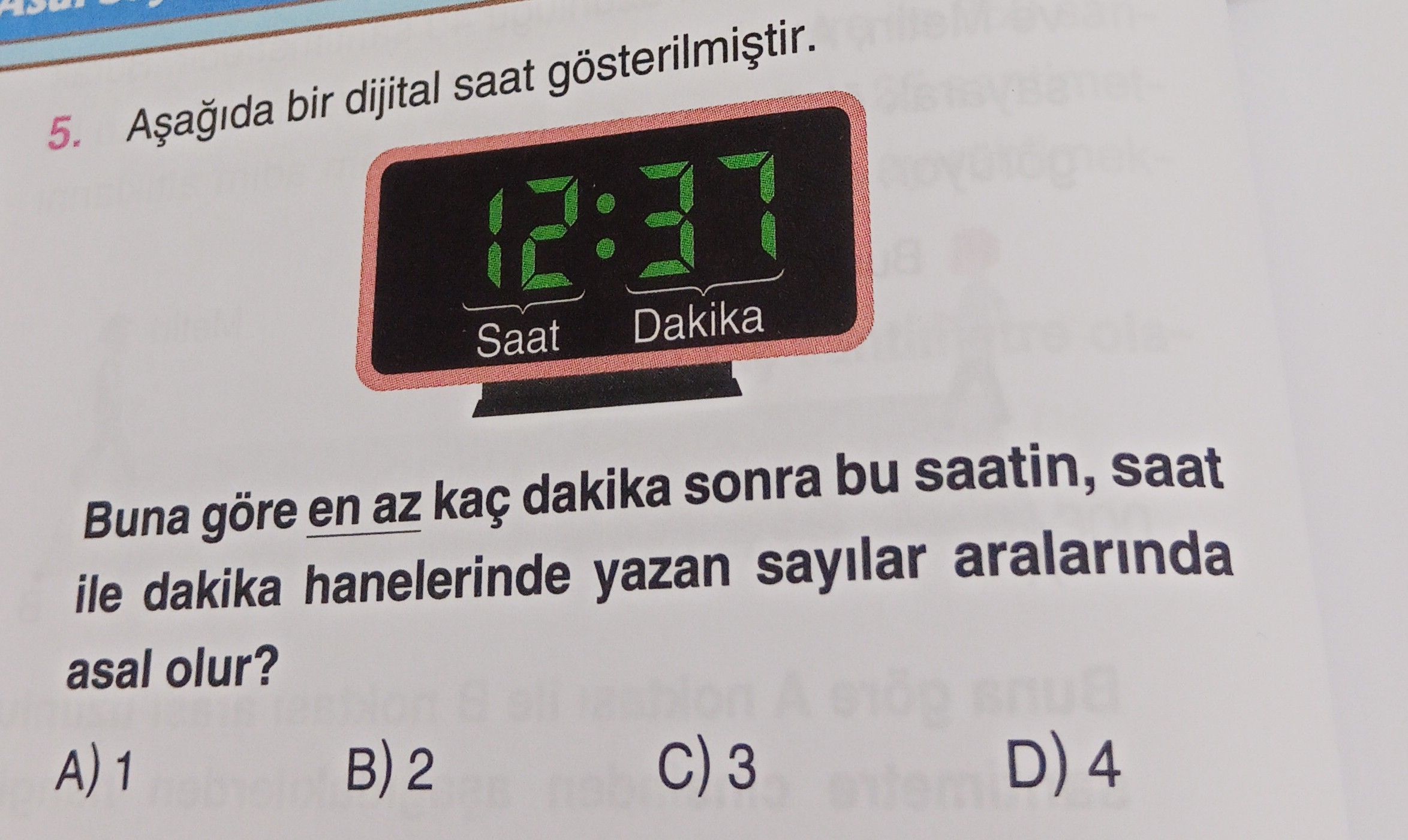 Aşağıda bir dijital saat gösterilmiştir. Buna göre en az kaç dakika sonra bu saatin, saat ile dakika