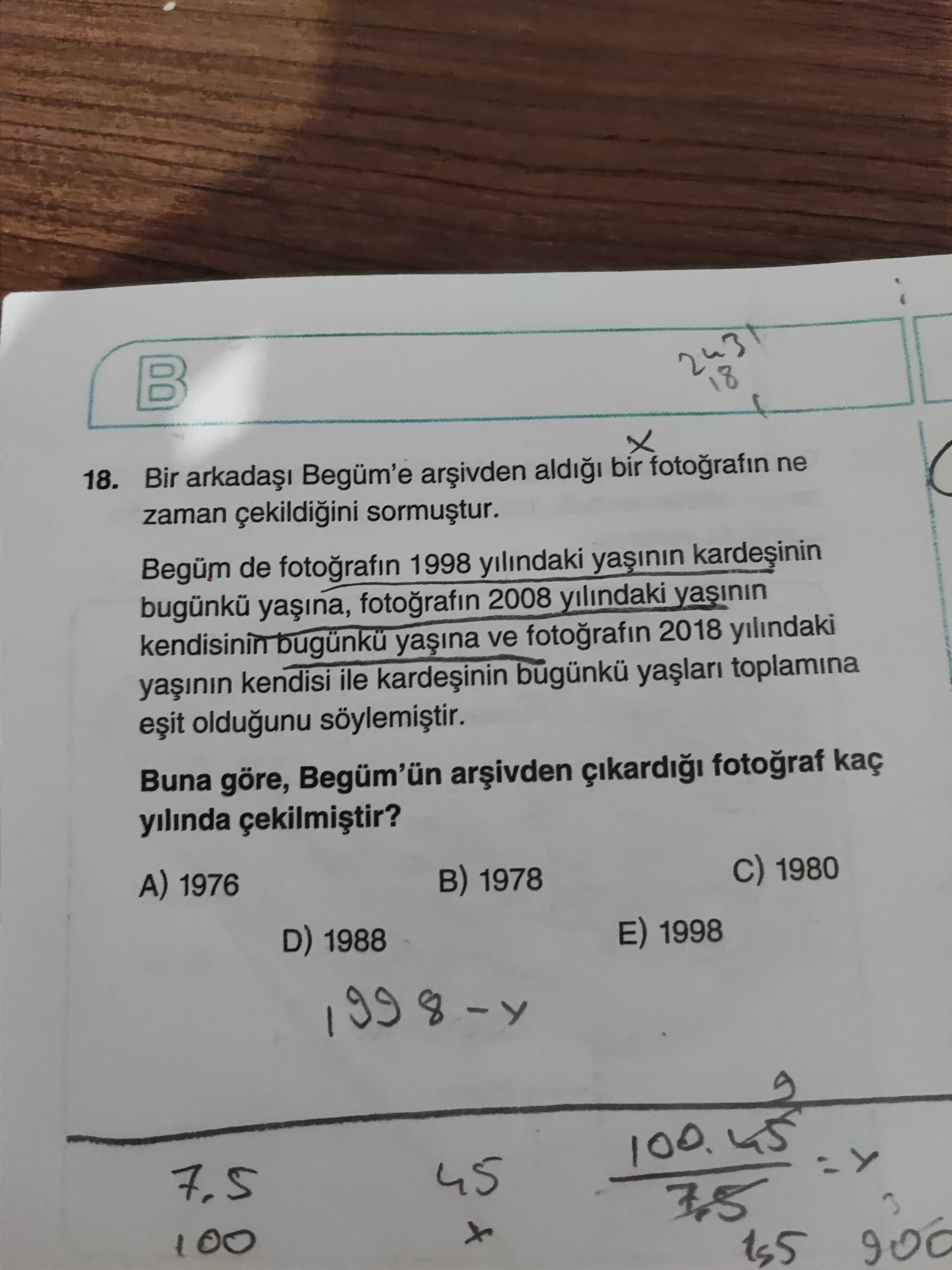 Bir arkadaşı Begüm'e arşivden aldığı bir fotoğrafın ne zaman çekildiğini sormuştur. Begüm de